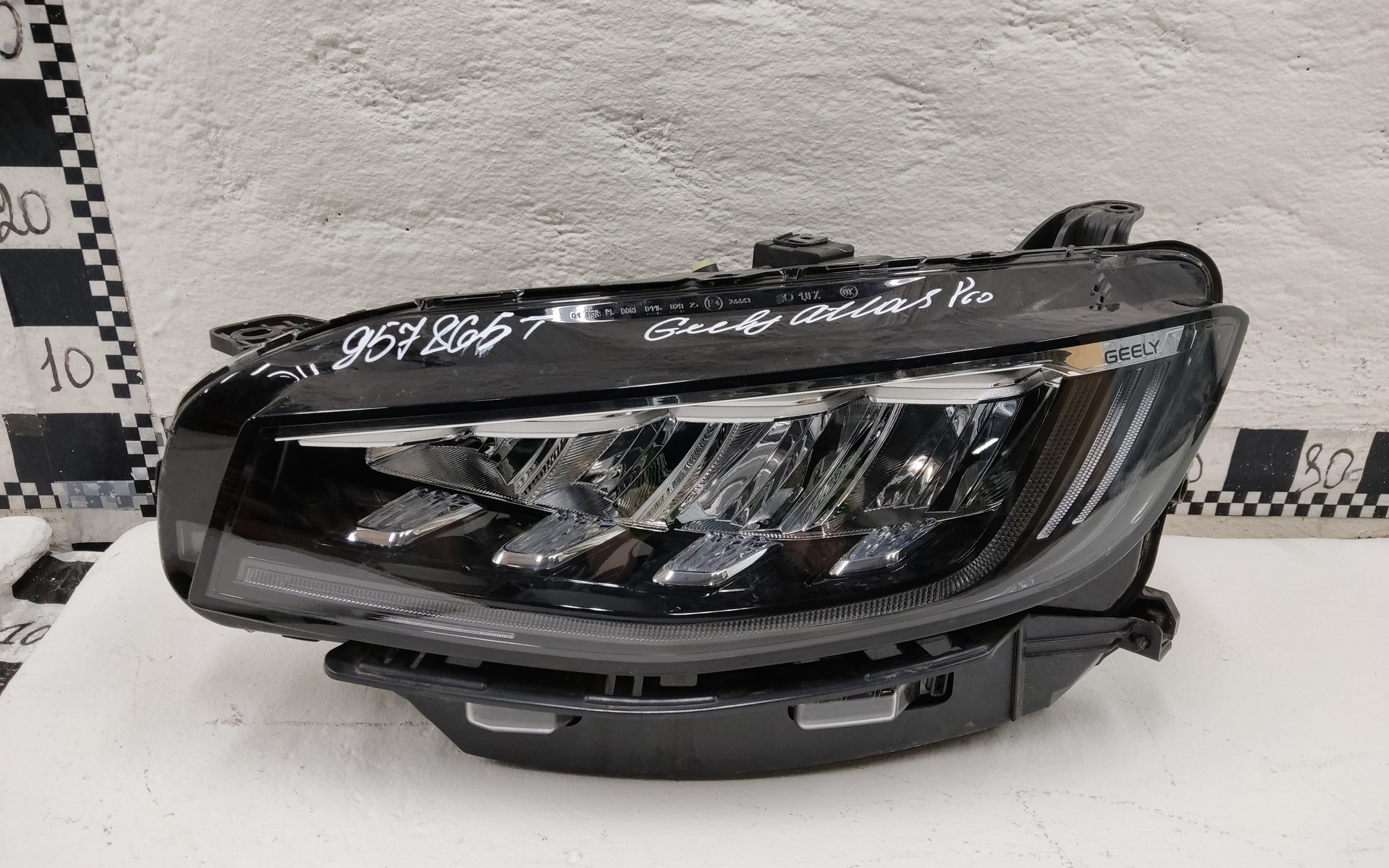 Фара передняя левая Geely Atlas Pro LED