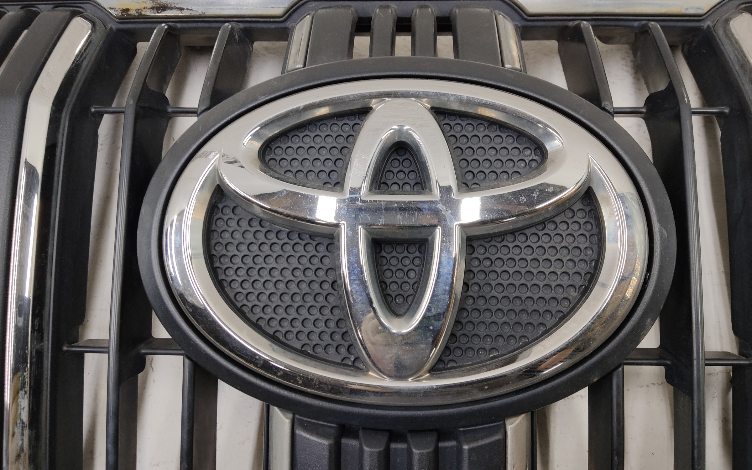 Решетка радиатора Toyota Land Cruiser Prado 150 Restail 2