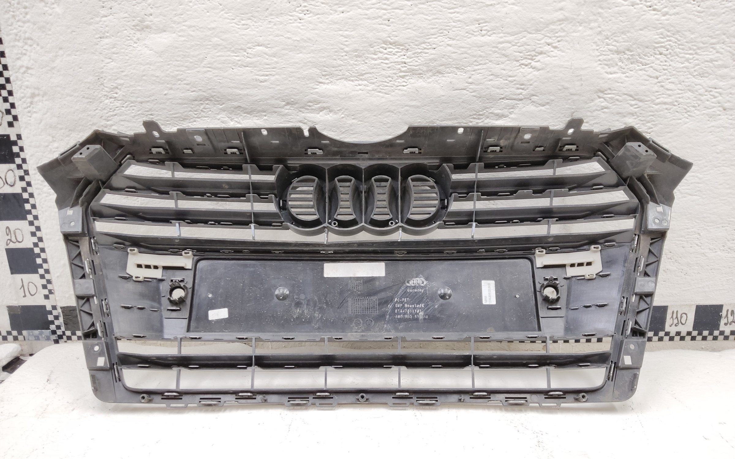Решетка радиатора Audi A4 B9