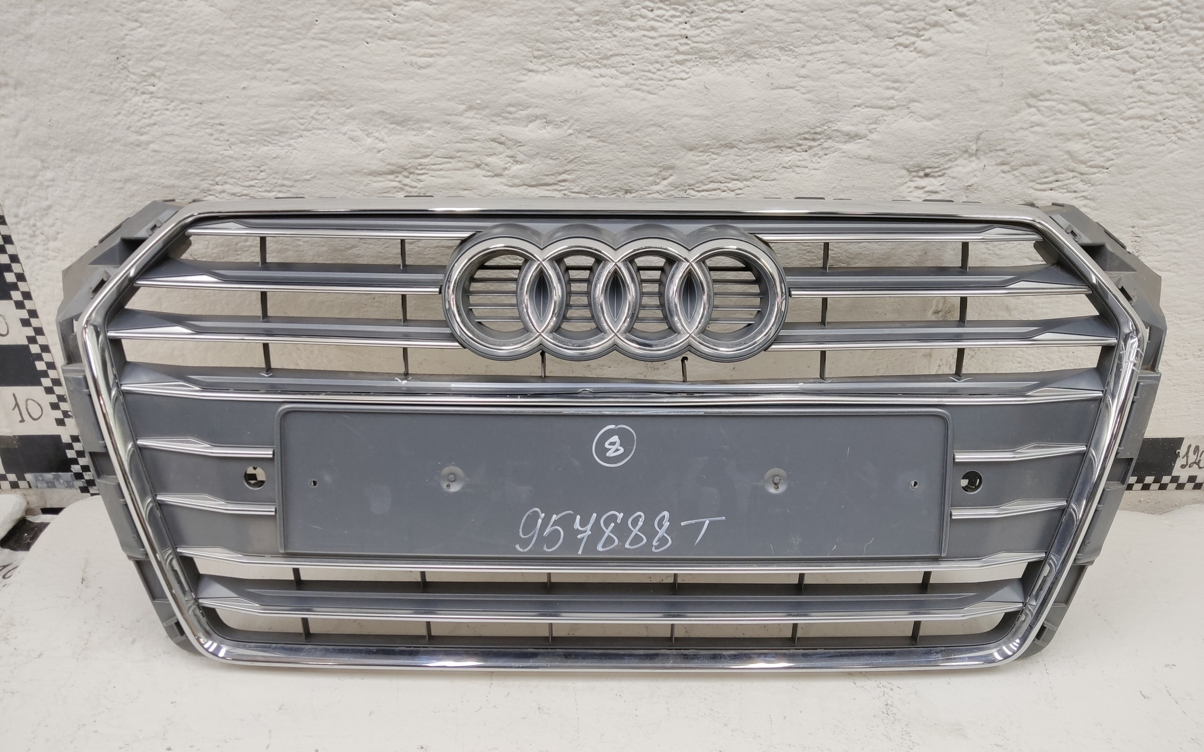 Решетка радиатора Audi A4 B9