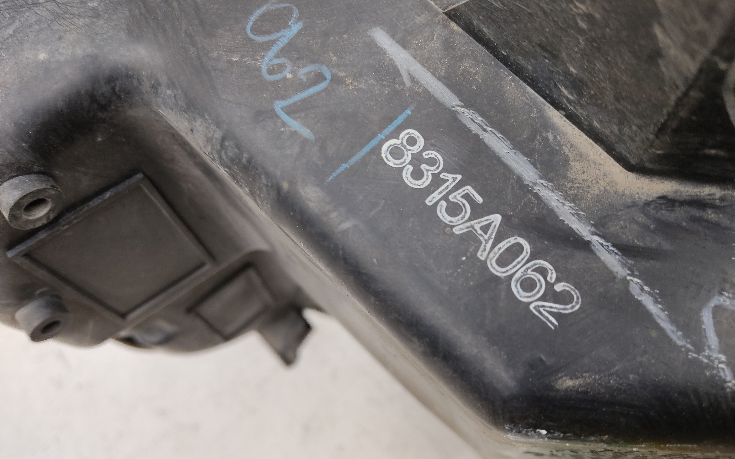 Фара ПТФ передняя правая Mitsubishi L200 5 Restail