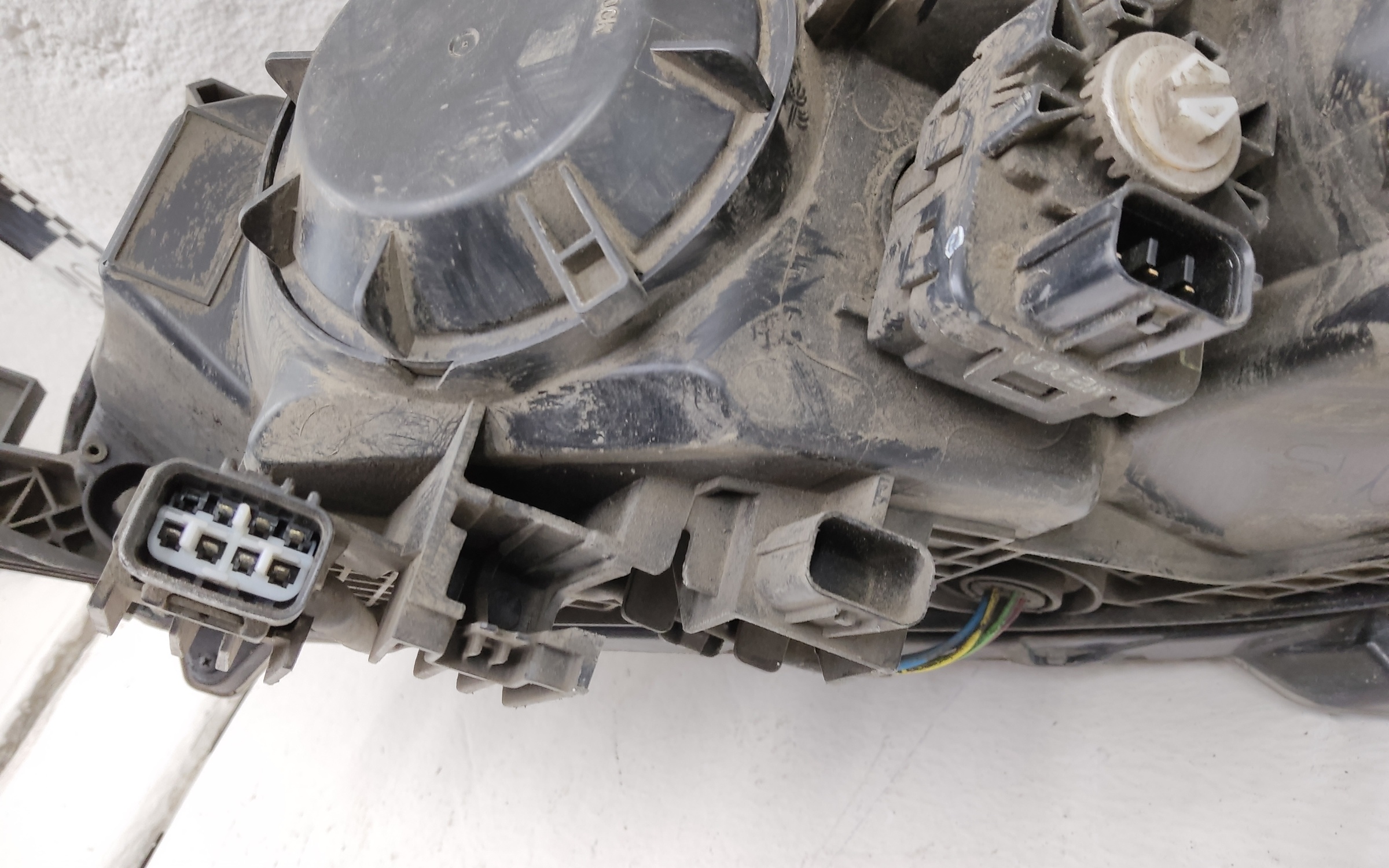Фара передняя правая Mitsubishi L200 5 Restail галоген