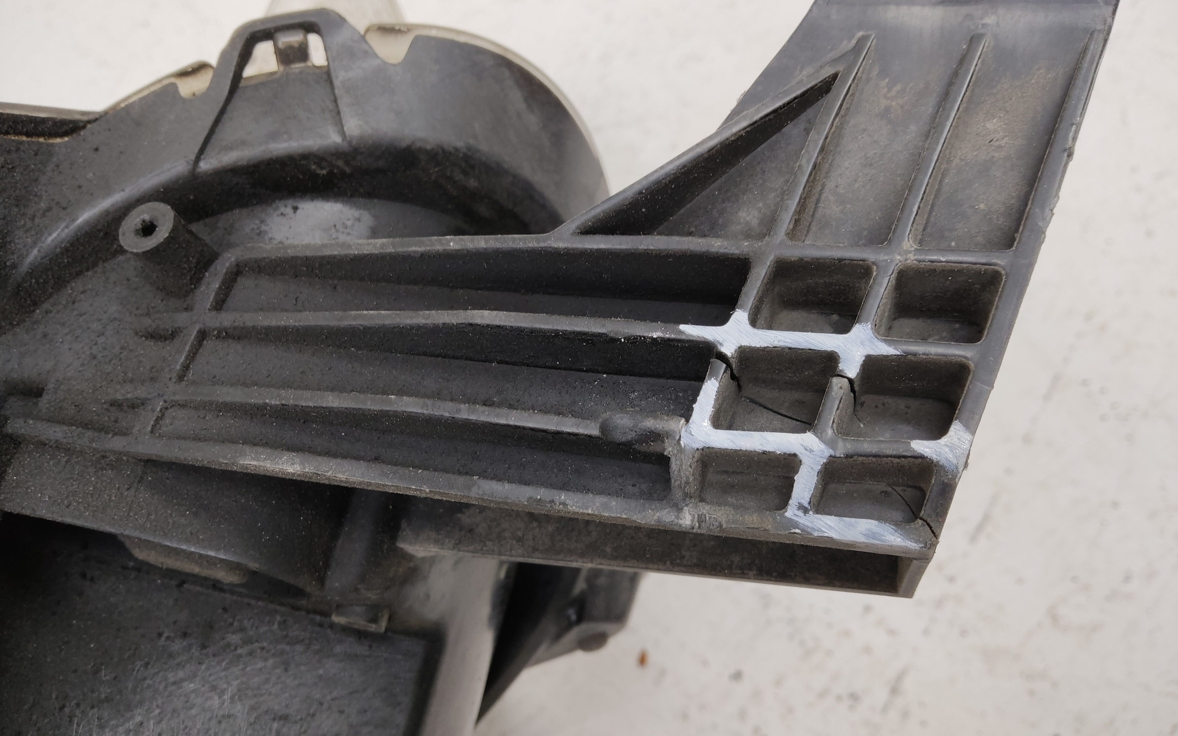 Фара передняя правая Mitsubishi L200 5 Restail галоген