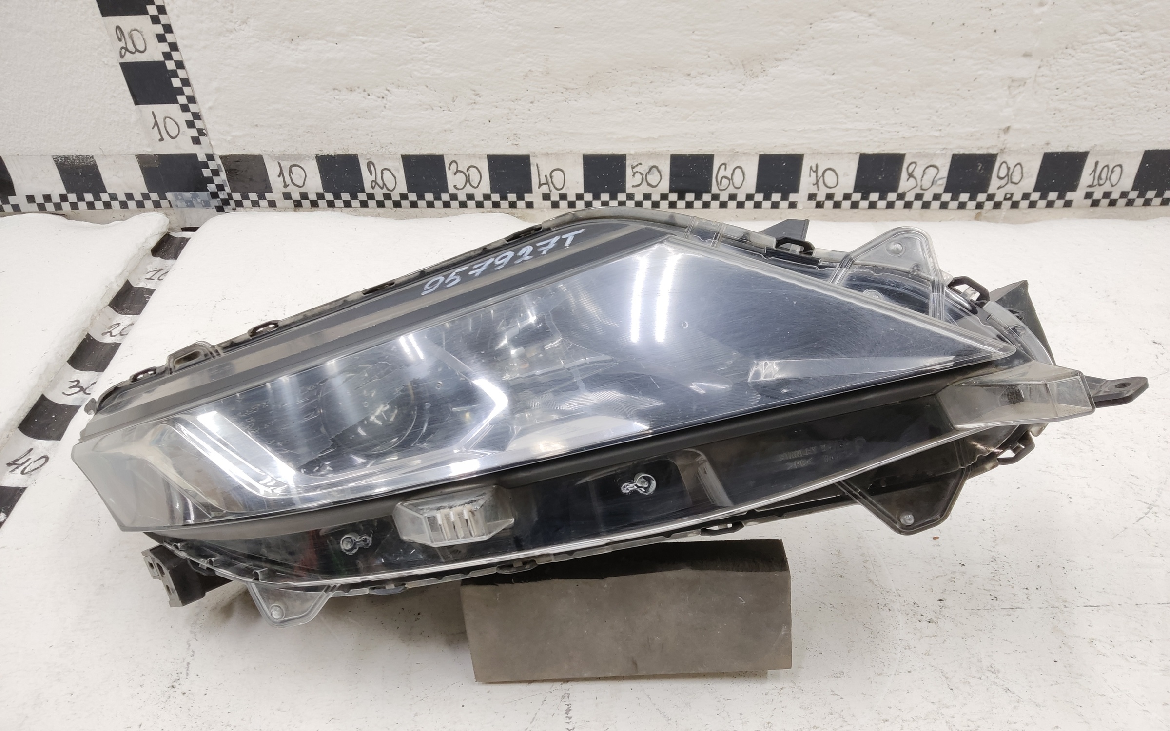Фара передняя правая Mitsubishi L200 5 Restail галоген
