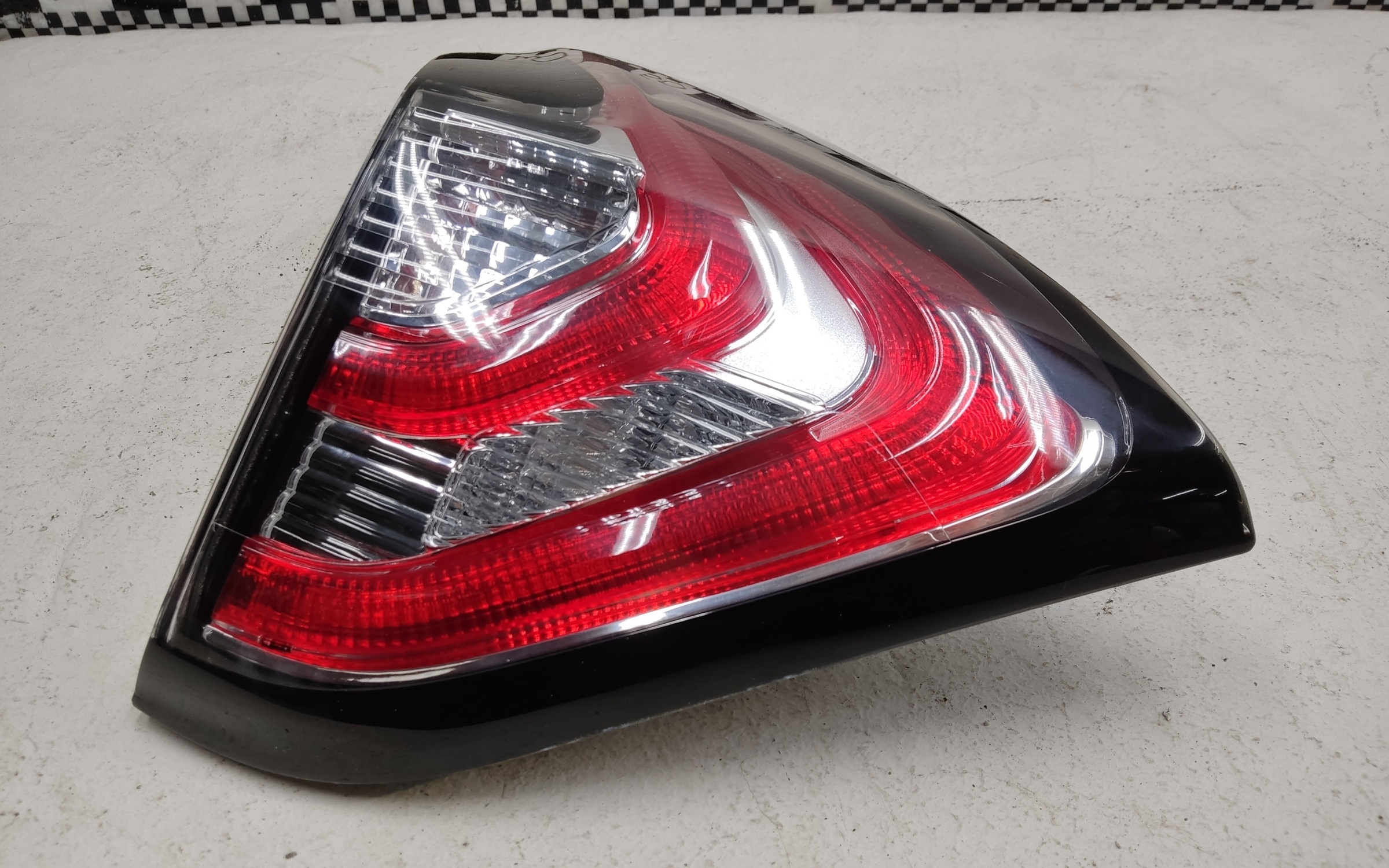 Фонарь задний левый внутренний Nissan Murano Z52 LED