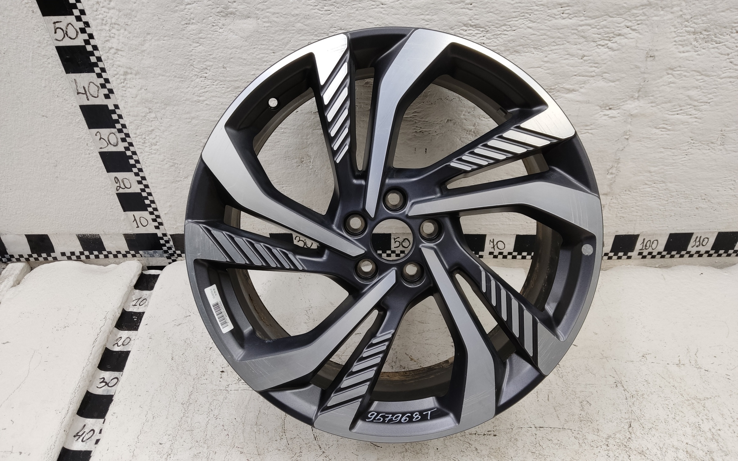 Диск колеса литой Geely Monjaro R20