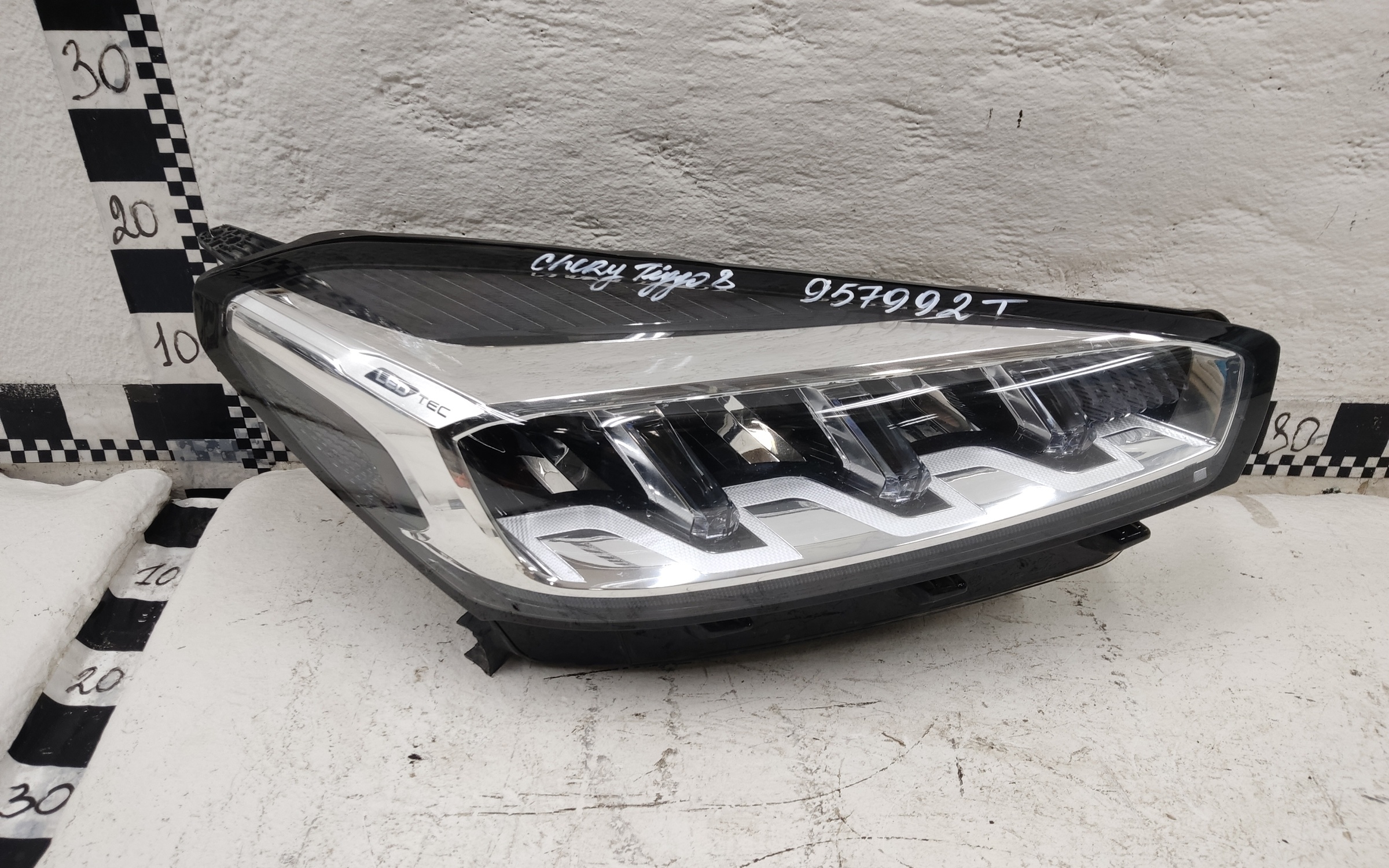 Фара передняя правая Chery Tiggo 8 LED