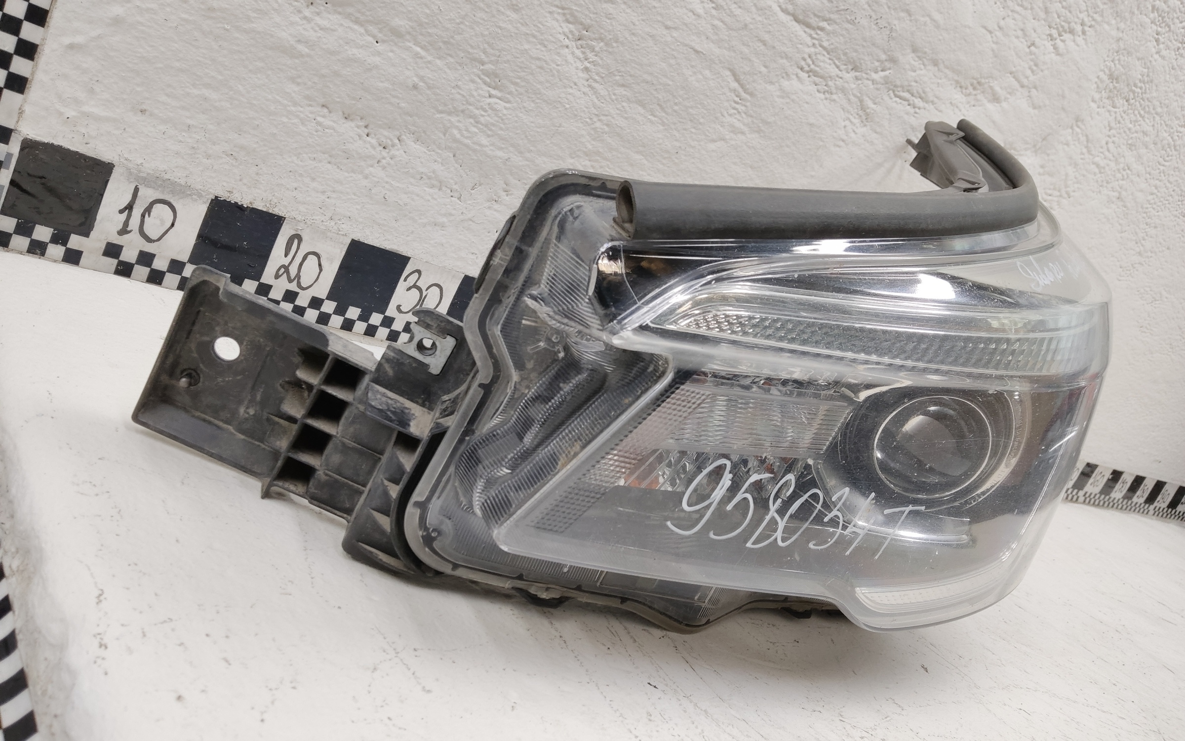 Фара передняя левая Subaru Forester 5 SK LED с габаритной лампой