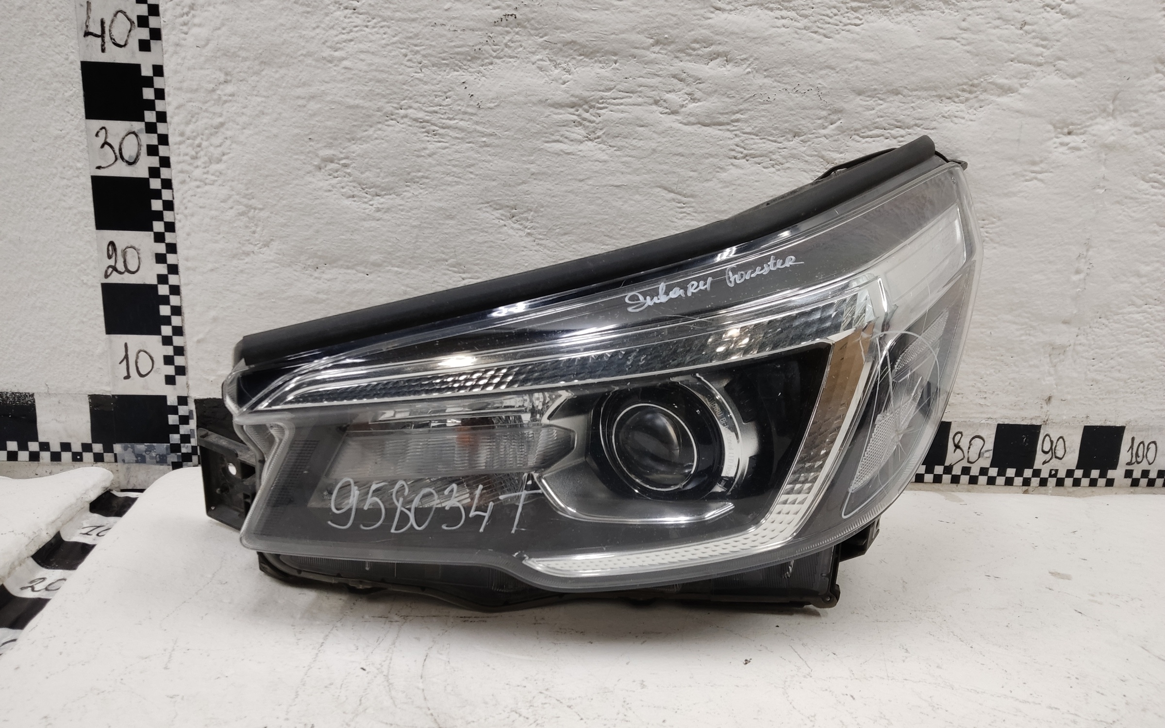 Фара передняя левая Subaru Forester 5 SK LED с габаритной лампой