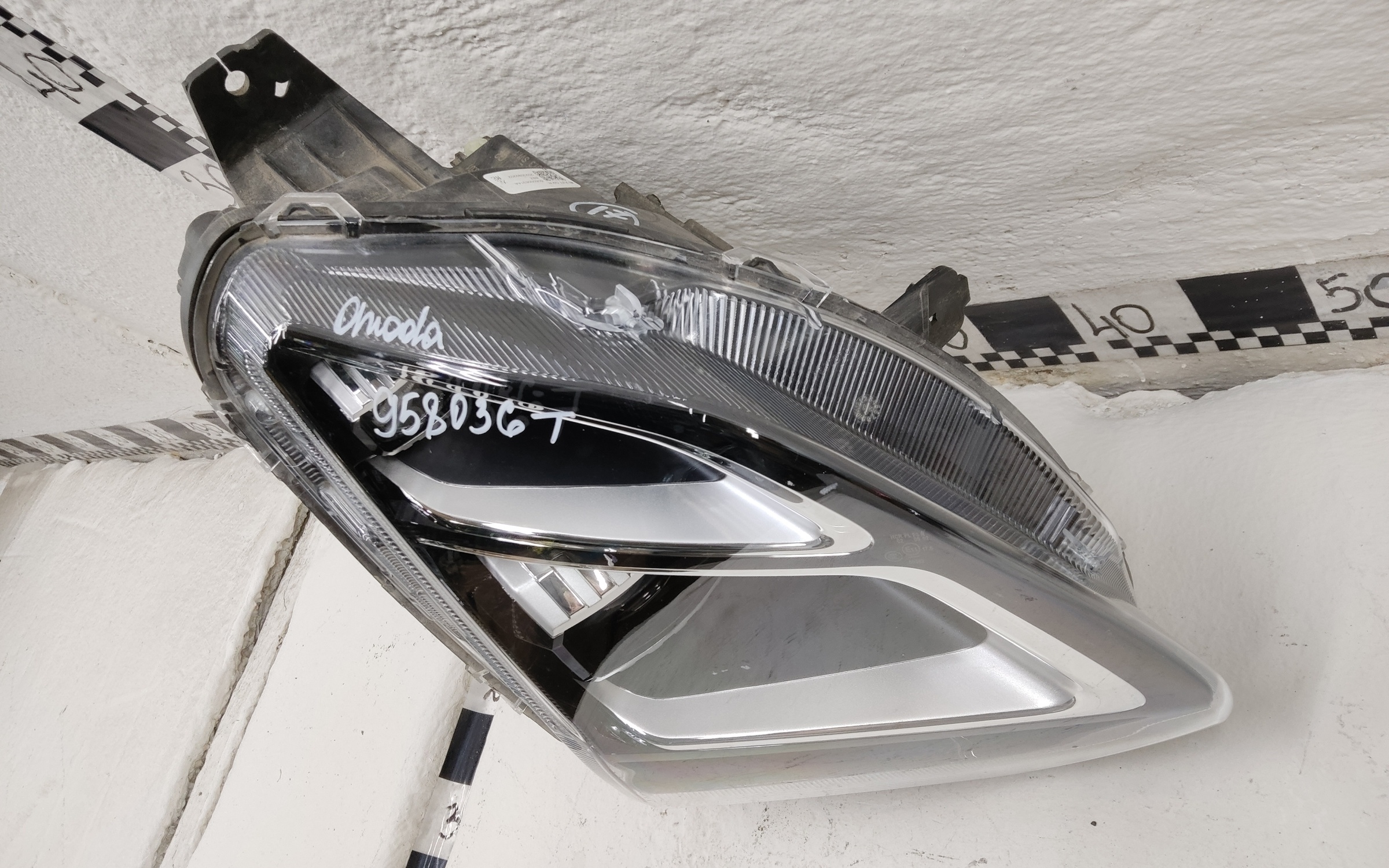 Фара передняя правая Omoda C5 LED