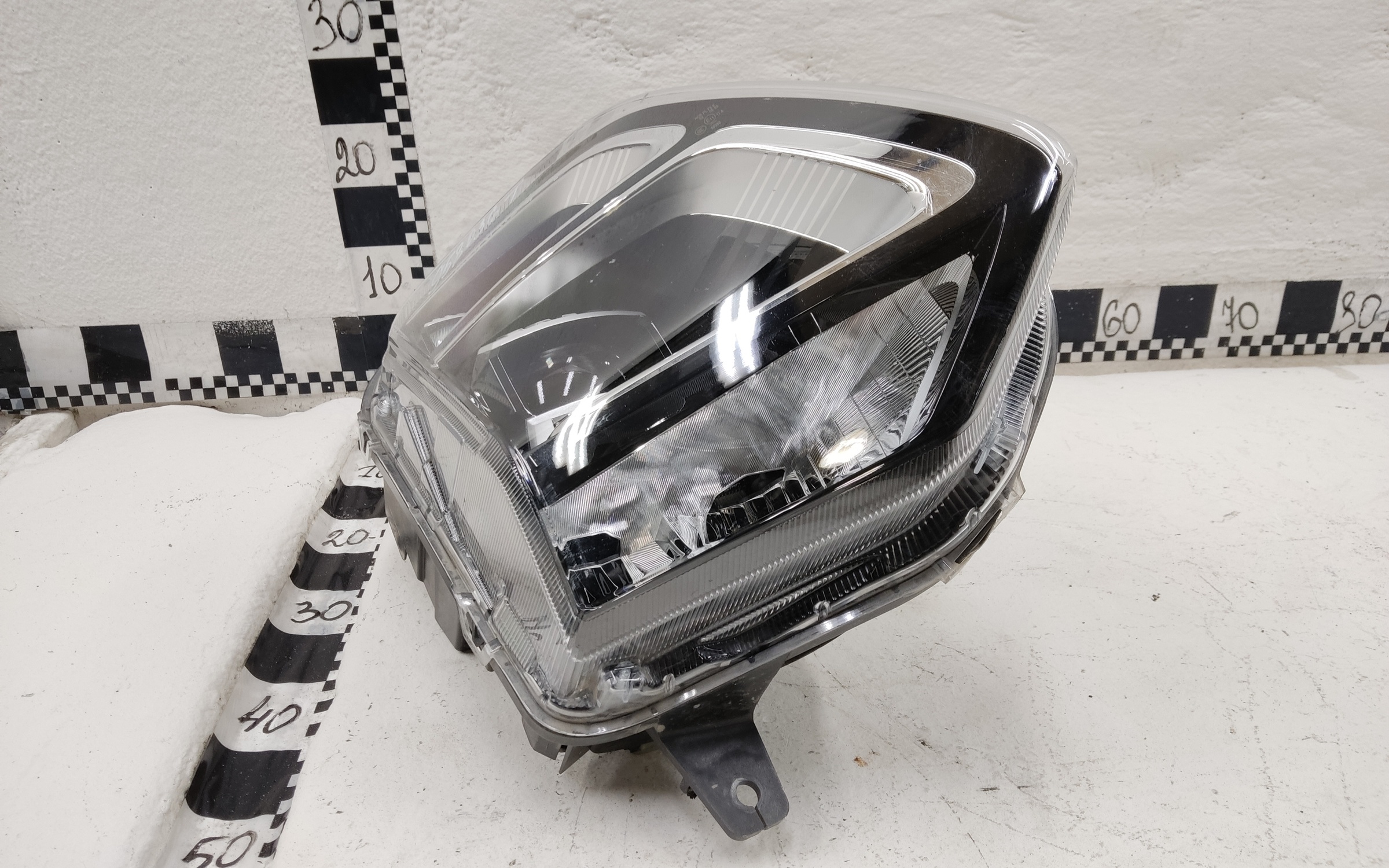 Фара передняя правая Omoda C5 LED