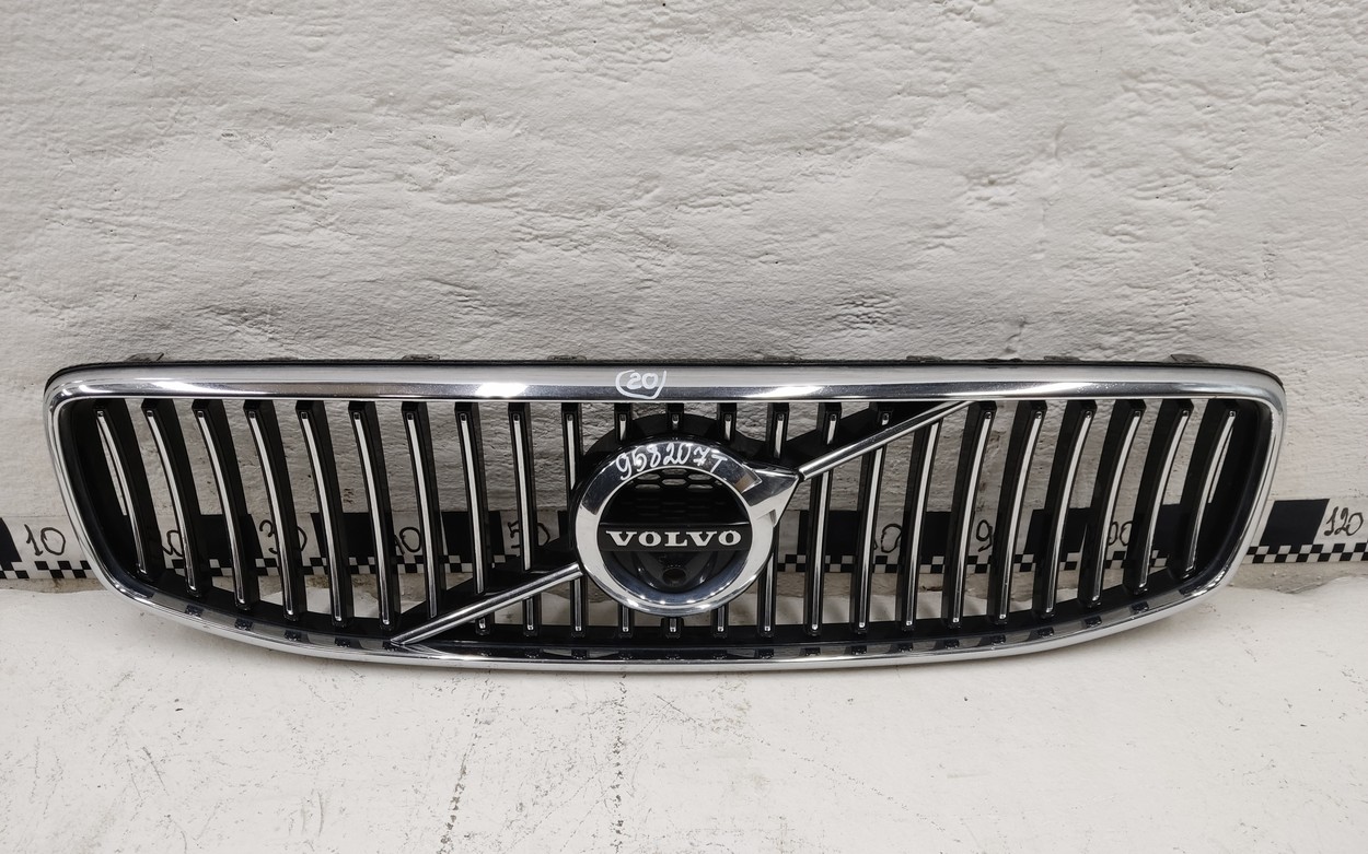 Решетка радиатора Volvo V90 2 под камеру