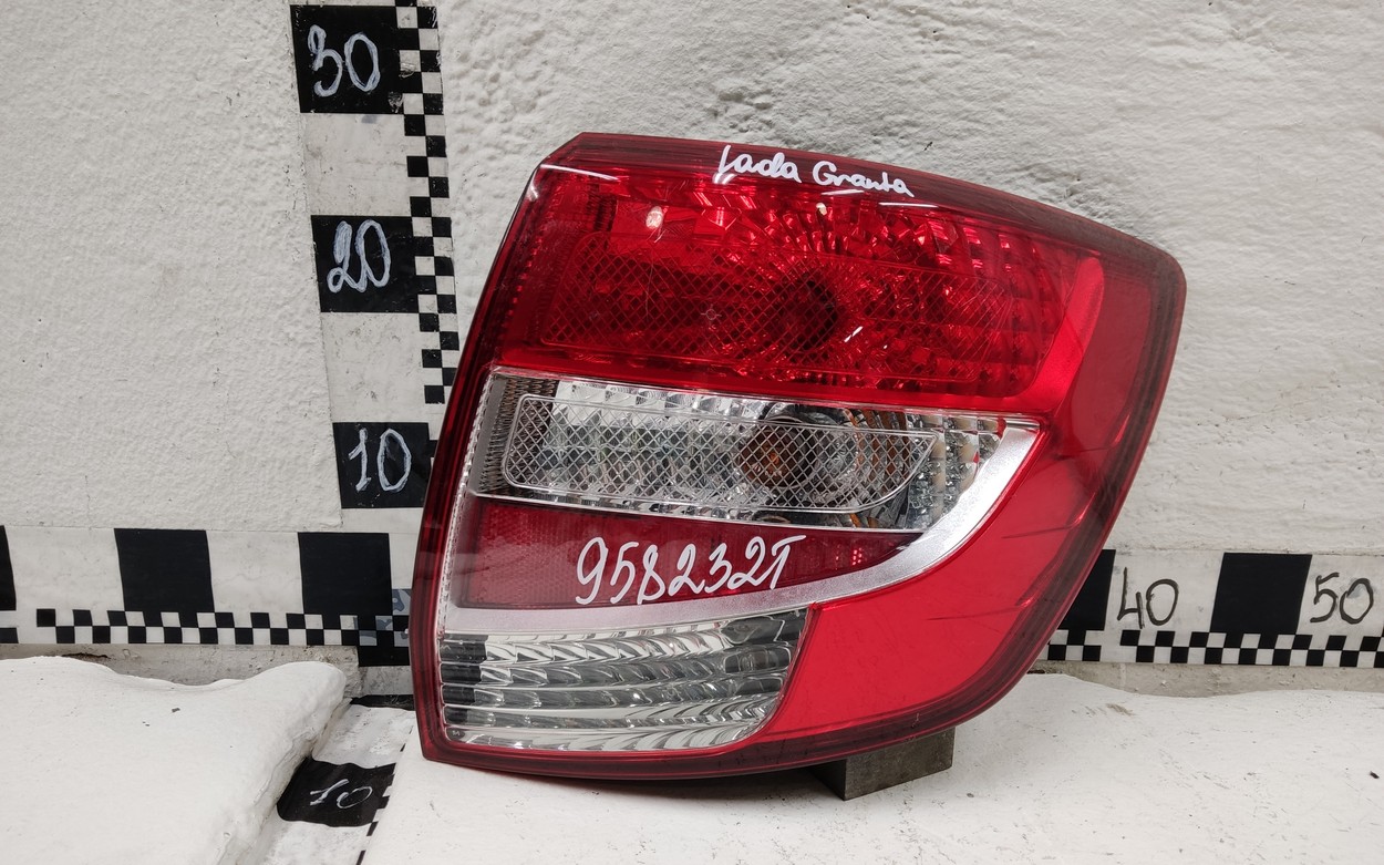 Фонарь задний правый Lada Granta 1 Sedan