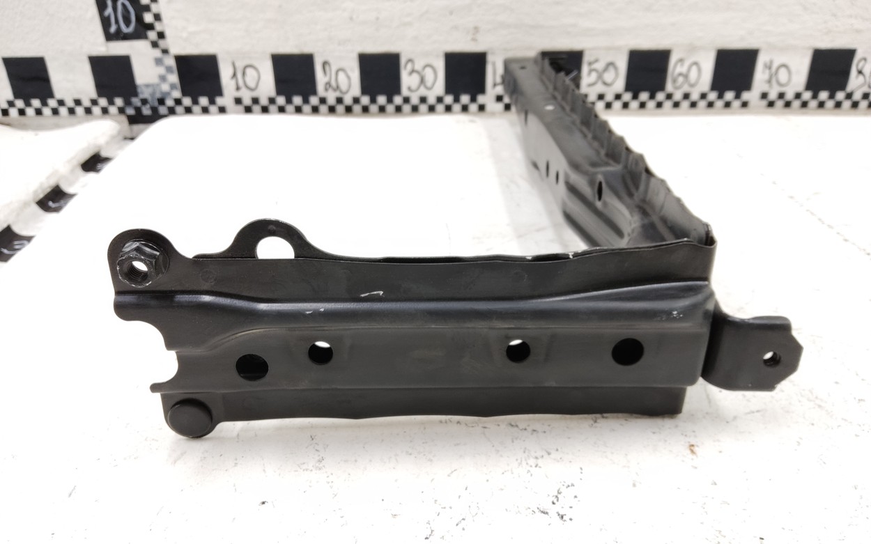 Панель передняя правая часть Toyota RAV4 CA40