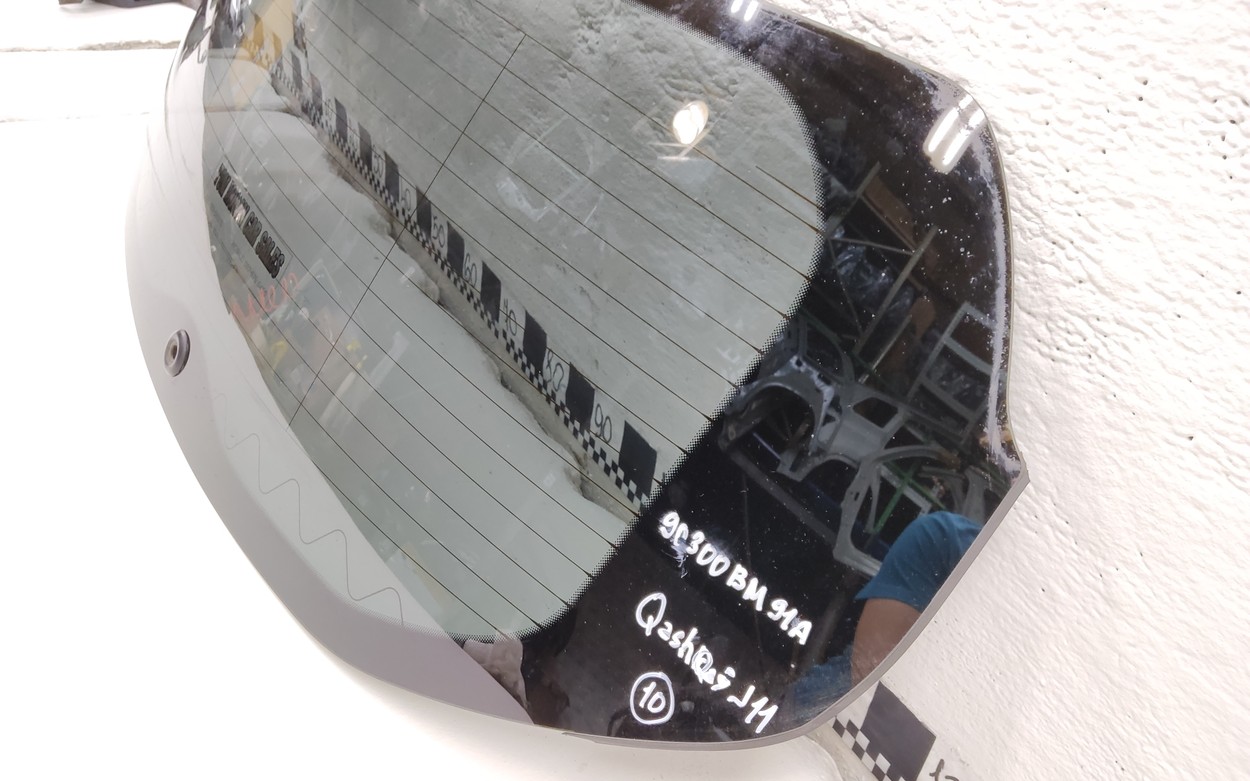 Стекло крышки багажника Nissan Qashqai 2