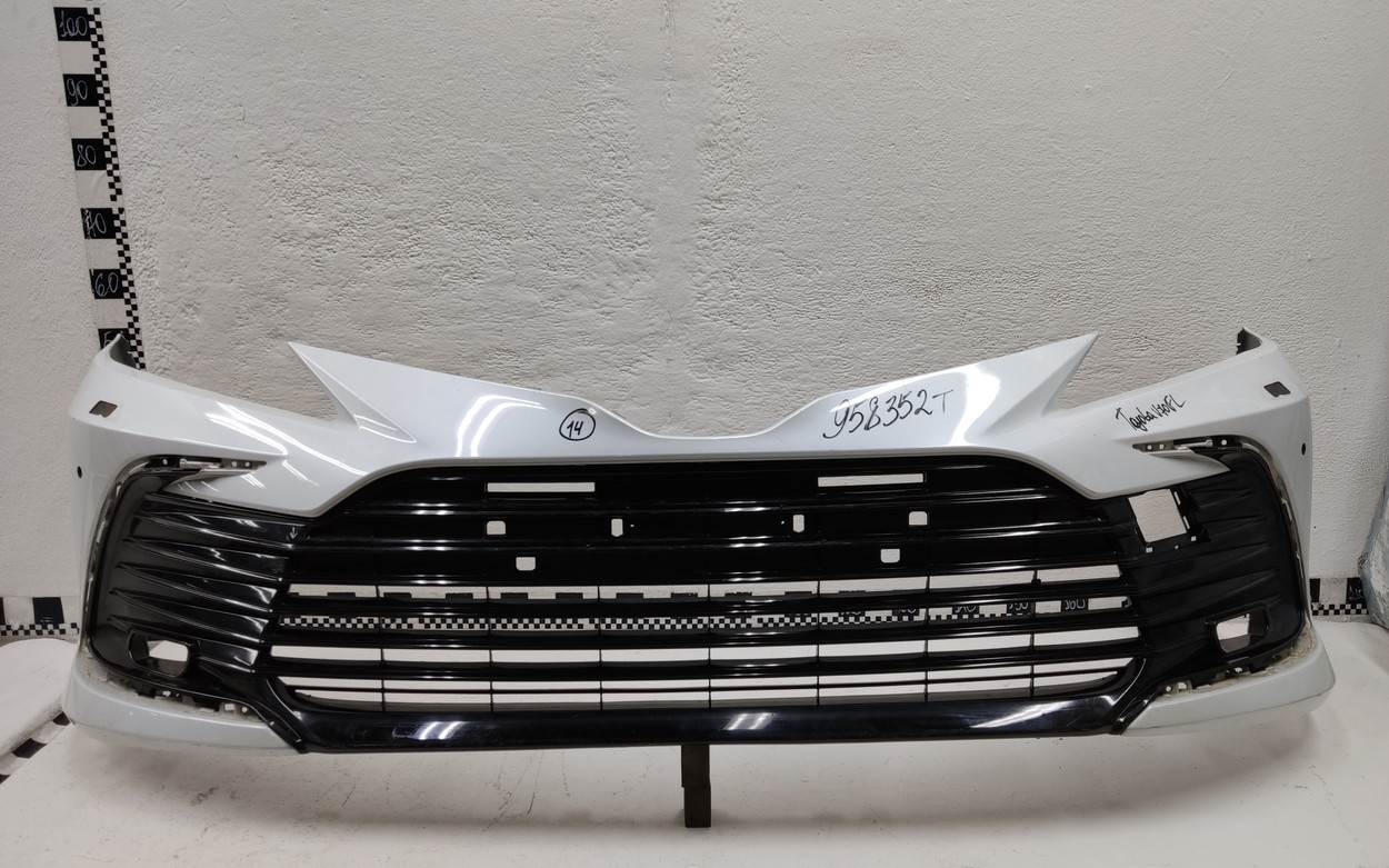 Бампер передний Toyota Camry V70 Restail