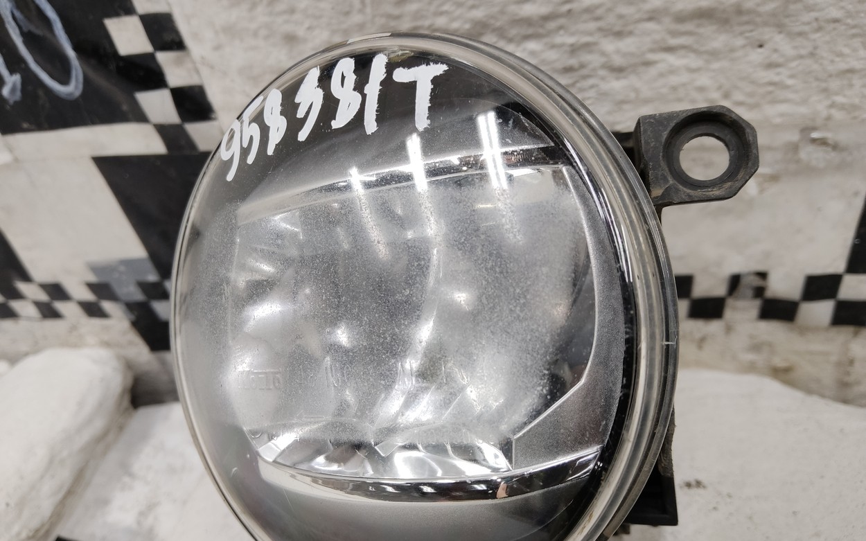 Фара ПТФ передняя правая Toyota Camry V70 LED