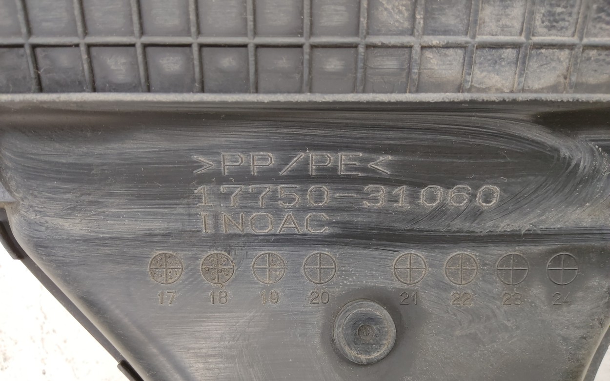 Воздухозаборник воздушного фильтра Toyota Camry V70