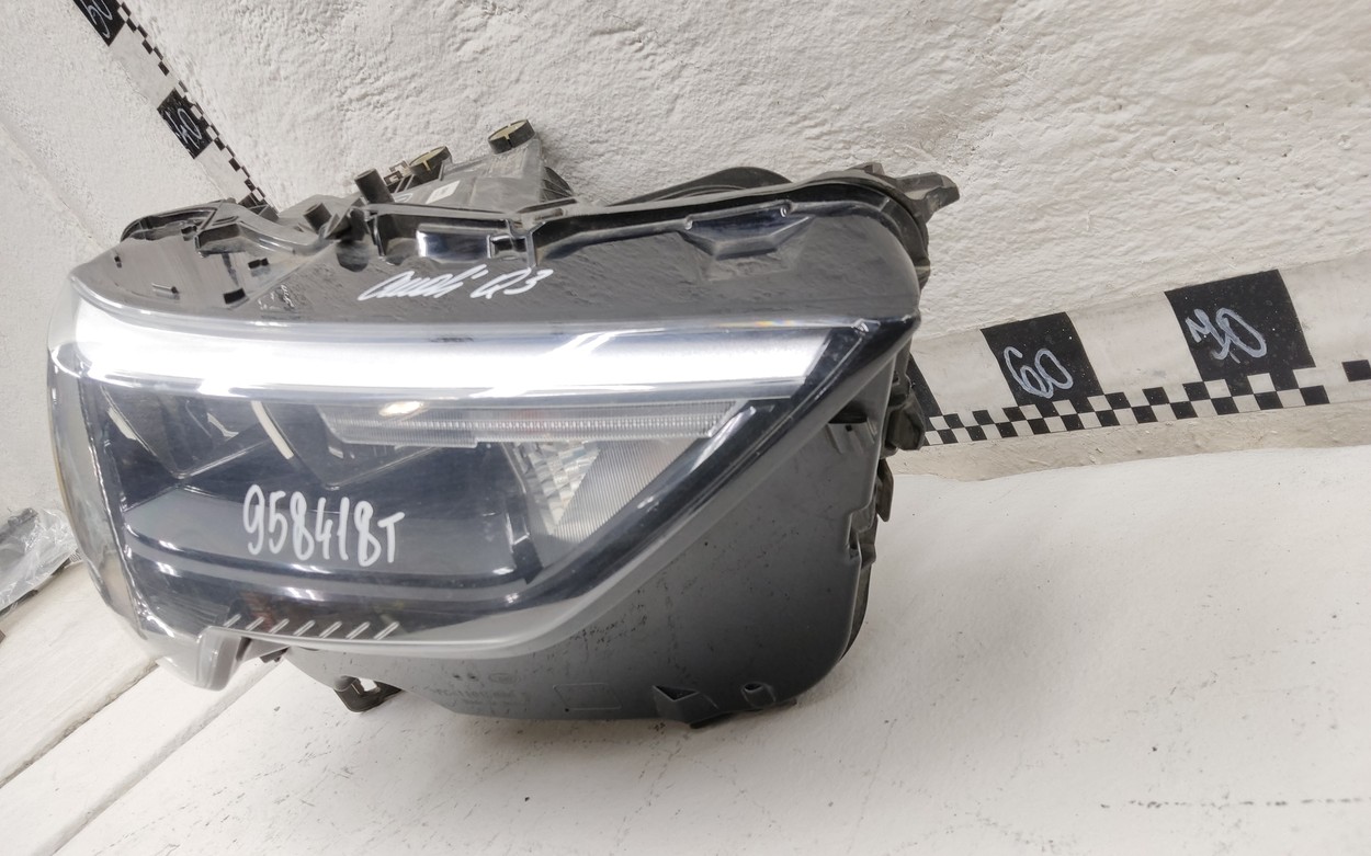Фара передняя правая Audi Q3 2 LED