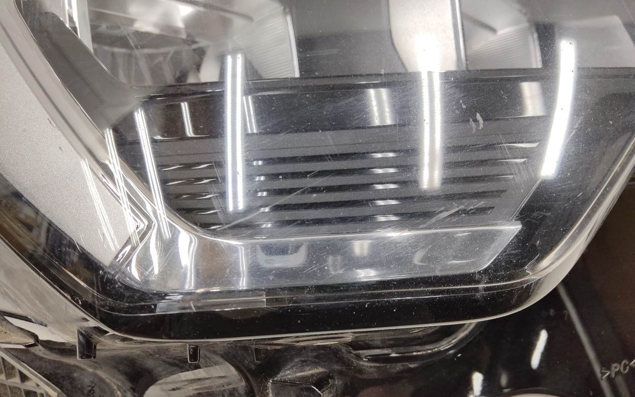 Фара передняя правая Audi Q3 2 LED