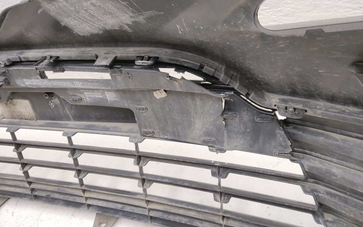 Бампер передний Toyota Camry V70 Restail