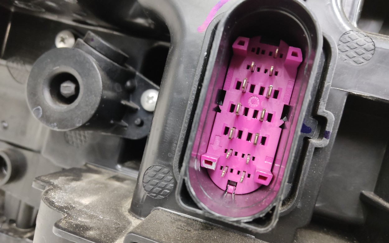 Фара передняя левая Belgee X70 LED 13 контактов