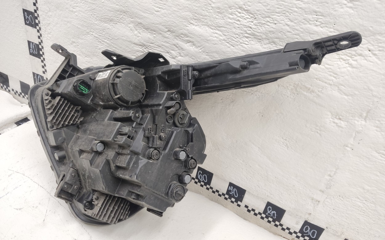 Фара передняя правая Kia Sportage 5 LED