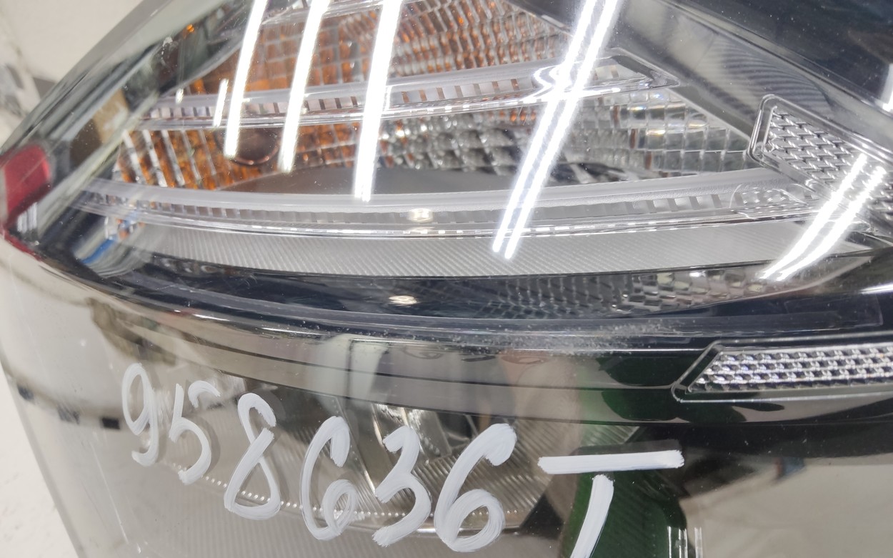 Фара передняя правая Kia Sportage 5 LED