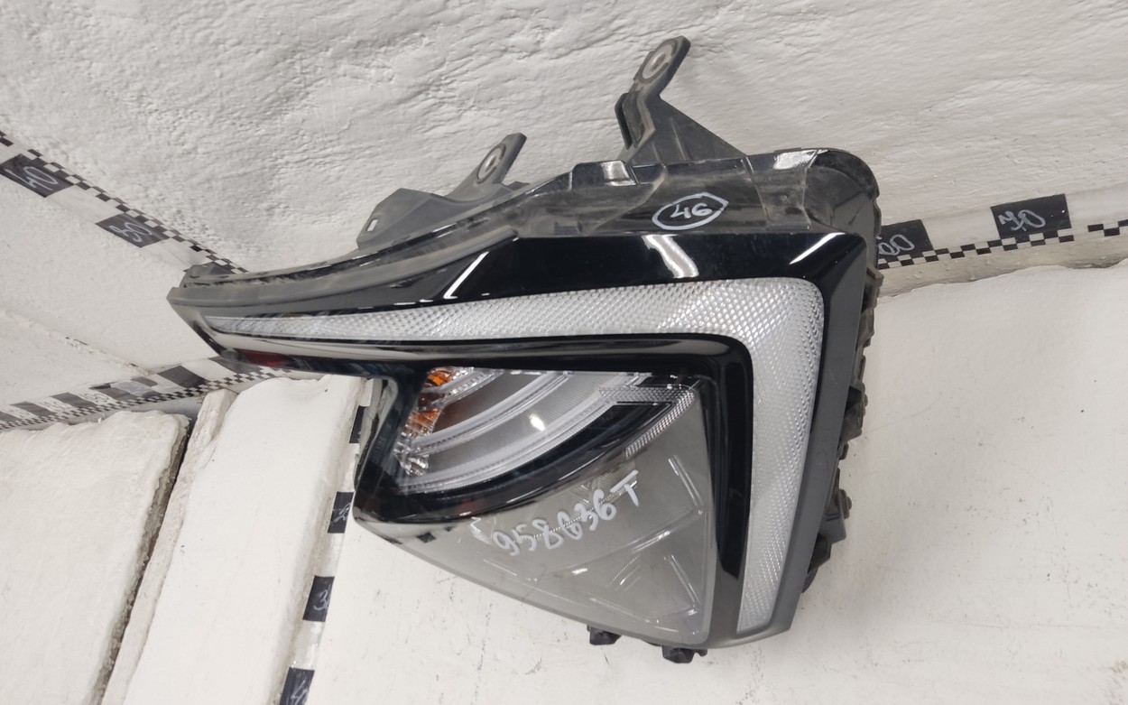 Фара передняя правая Kia Sportage 5 LED