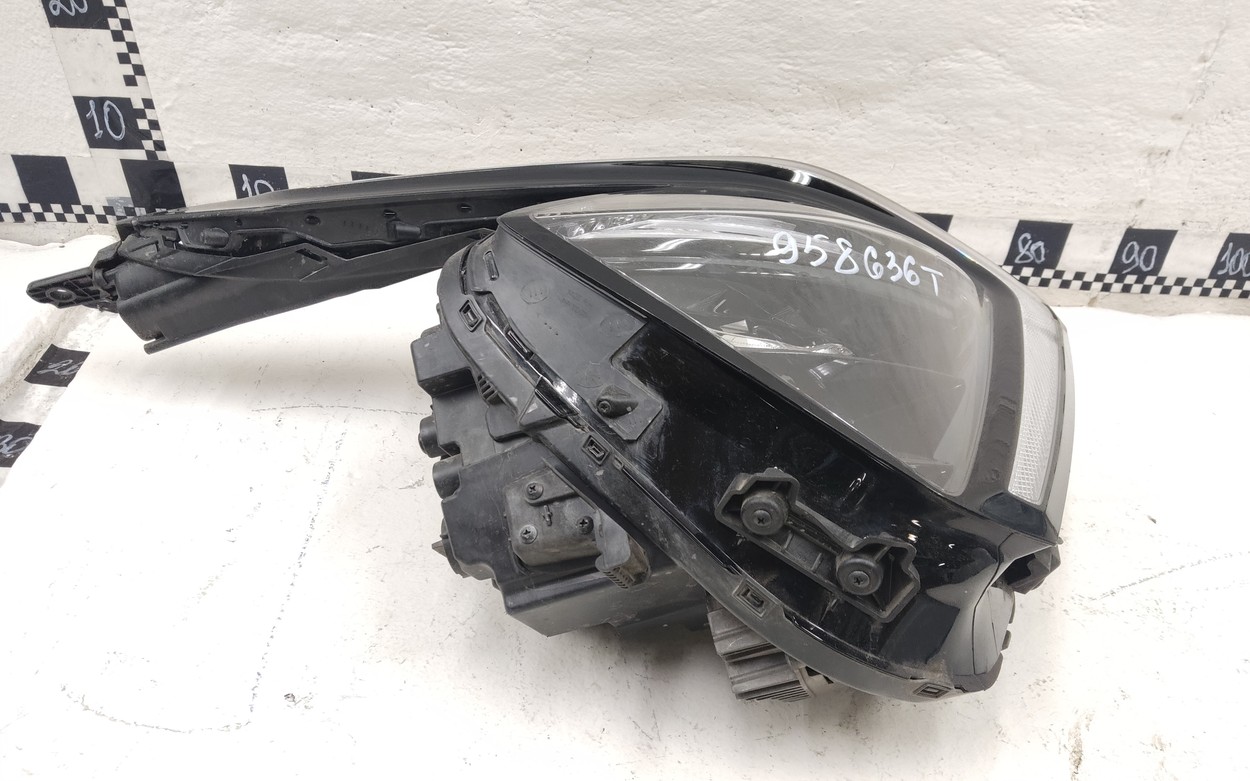 Фара передняя правая Kia Sportage 5 LED