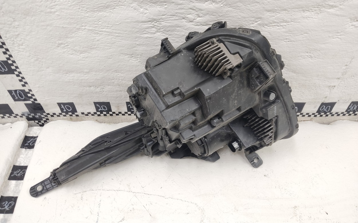 Фара передняя правая Kia Sportage 5 LED