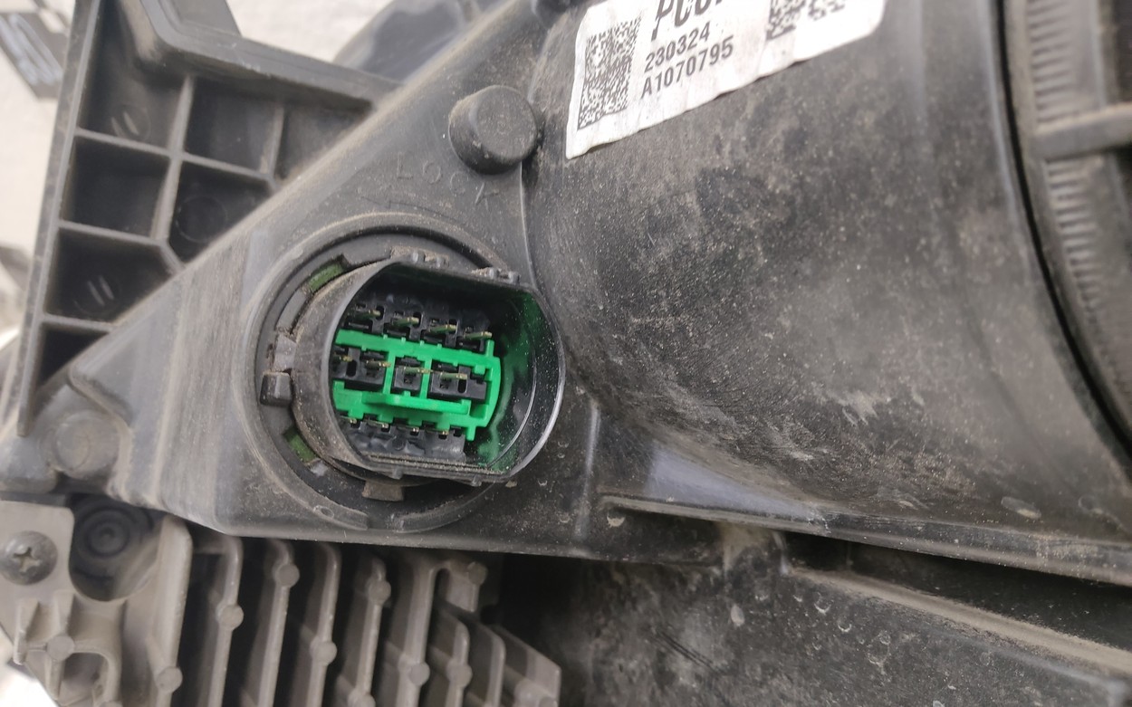 Фара передняя правая Kia Sportage 5 LED