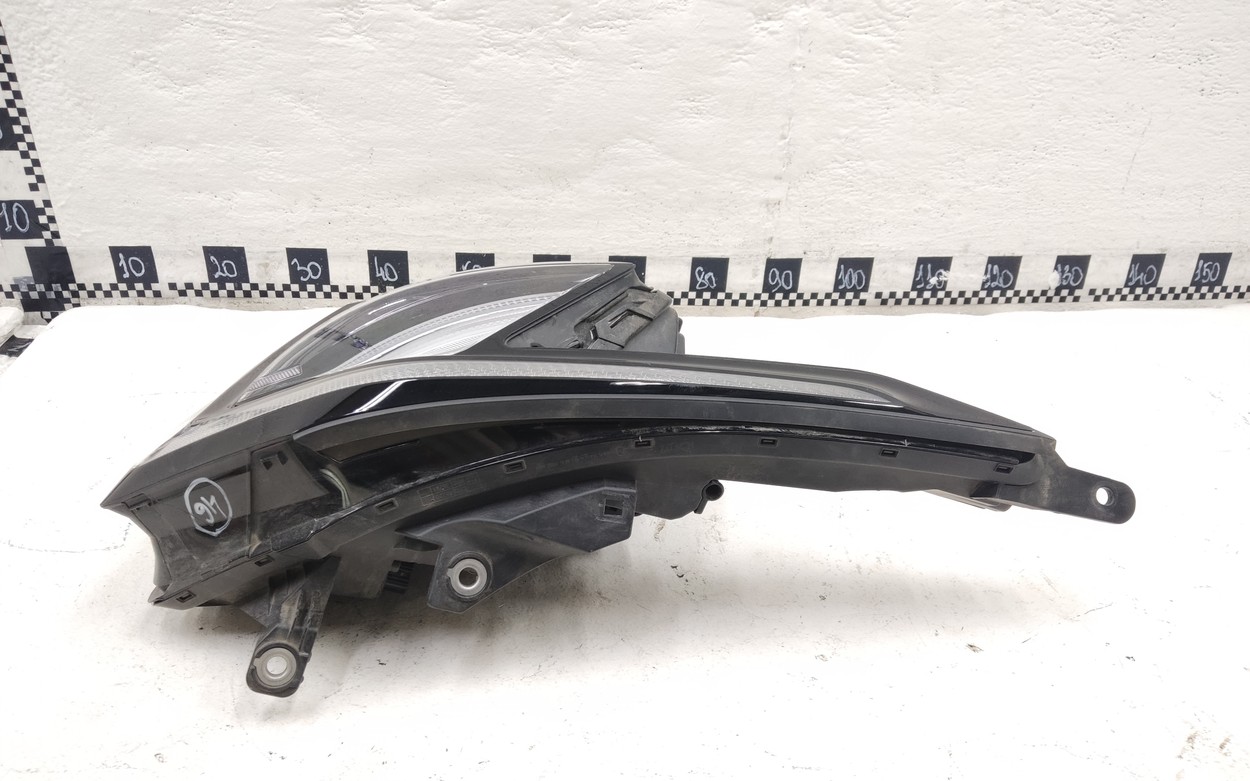 Фара передняя правая Kia Sportage 5 LED