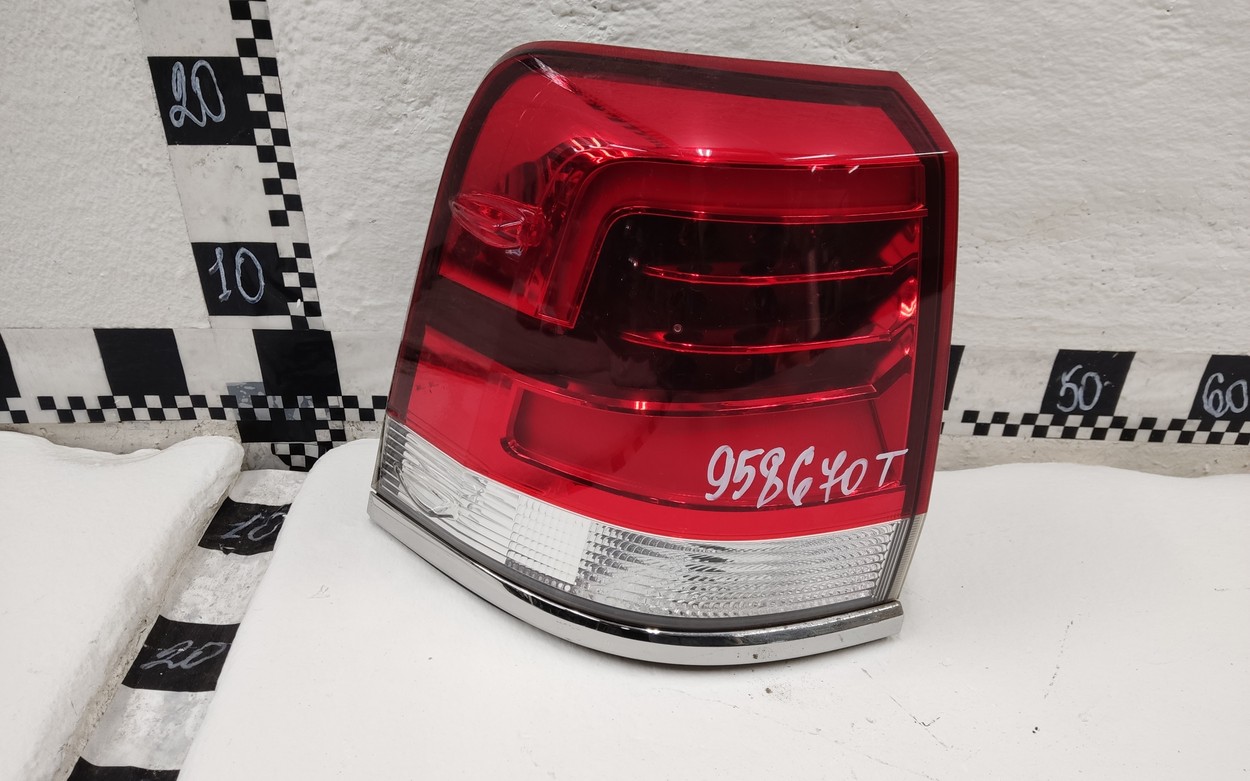 Фонарь задний левый наружный Toyota Land Cruiser 200 Restail 2 LED