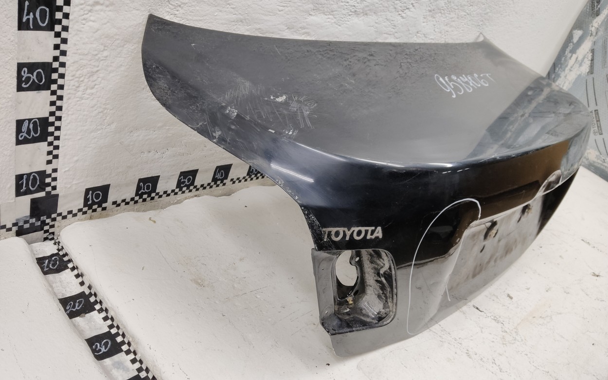 Крышка багажника Toyota Camry V40