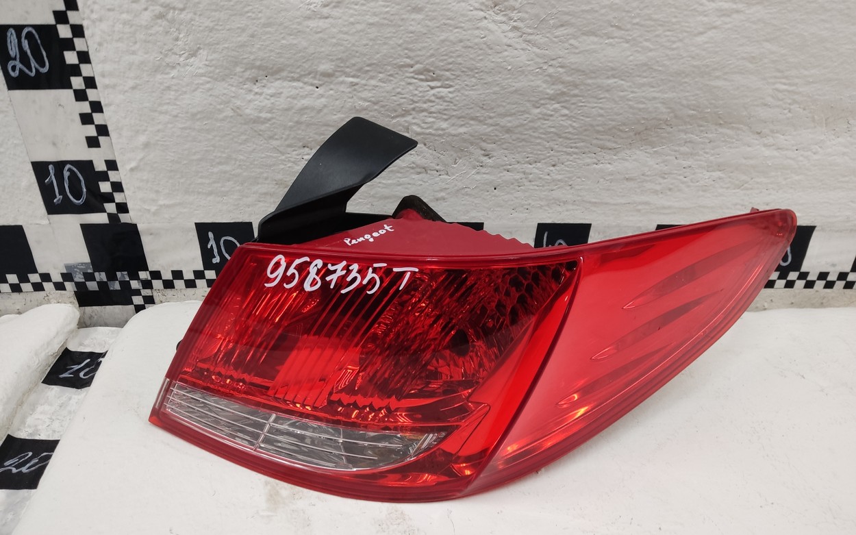 Фонарь задний правый наружный Peugeot 408