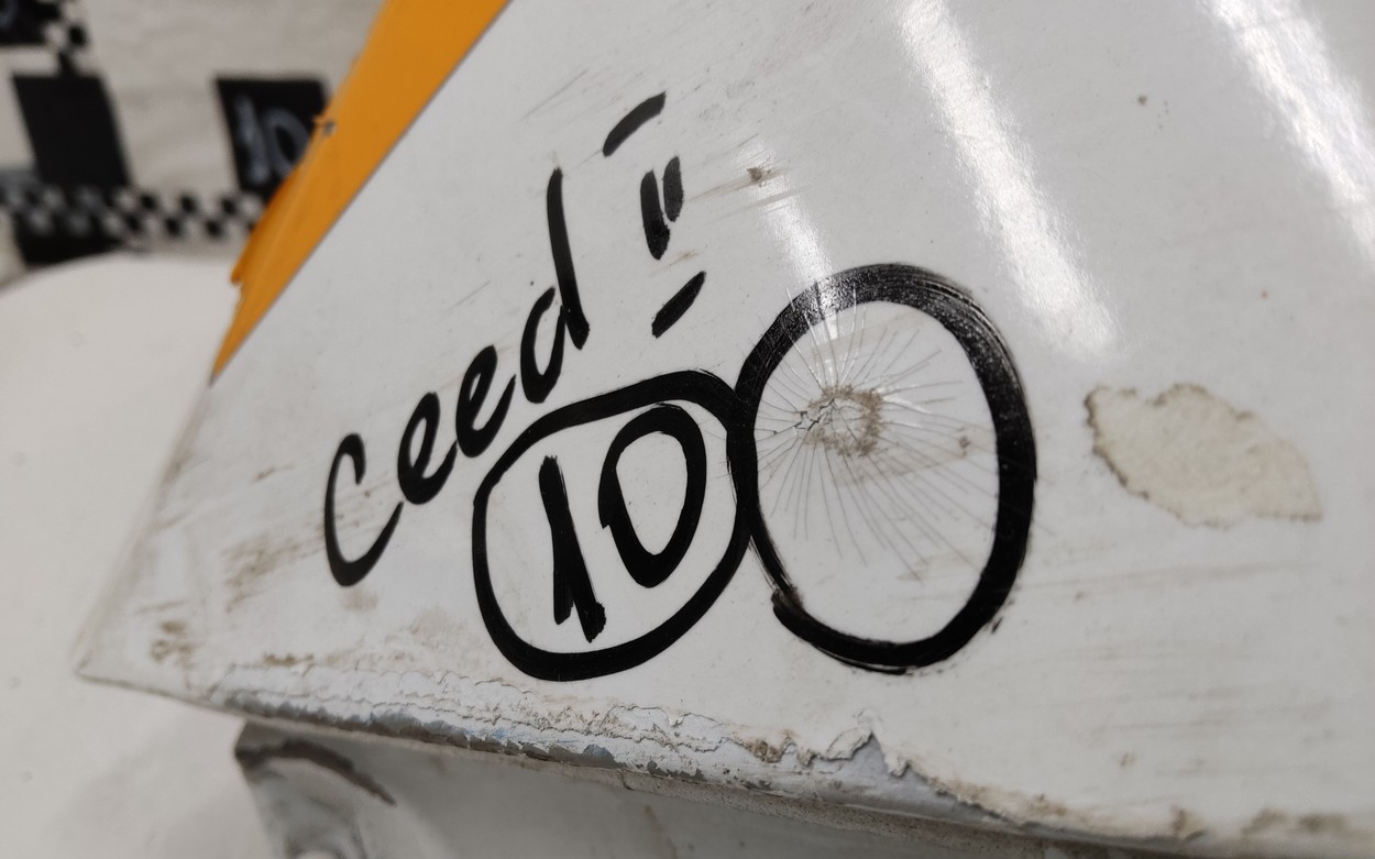 Крыло переднее левое Kia Ceed 2 под повторитель