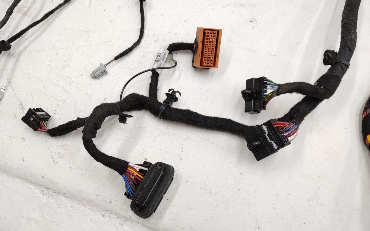 Проводка салона Geely Coolray