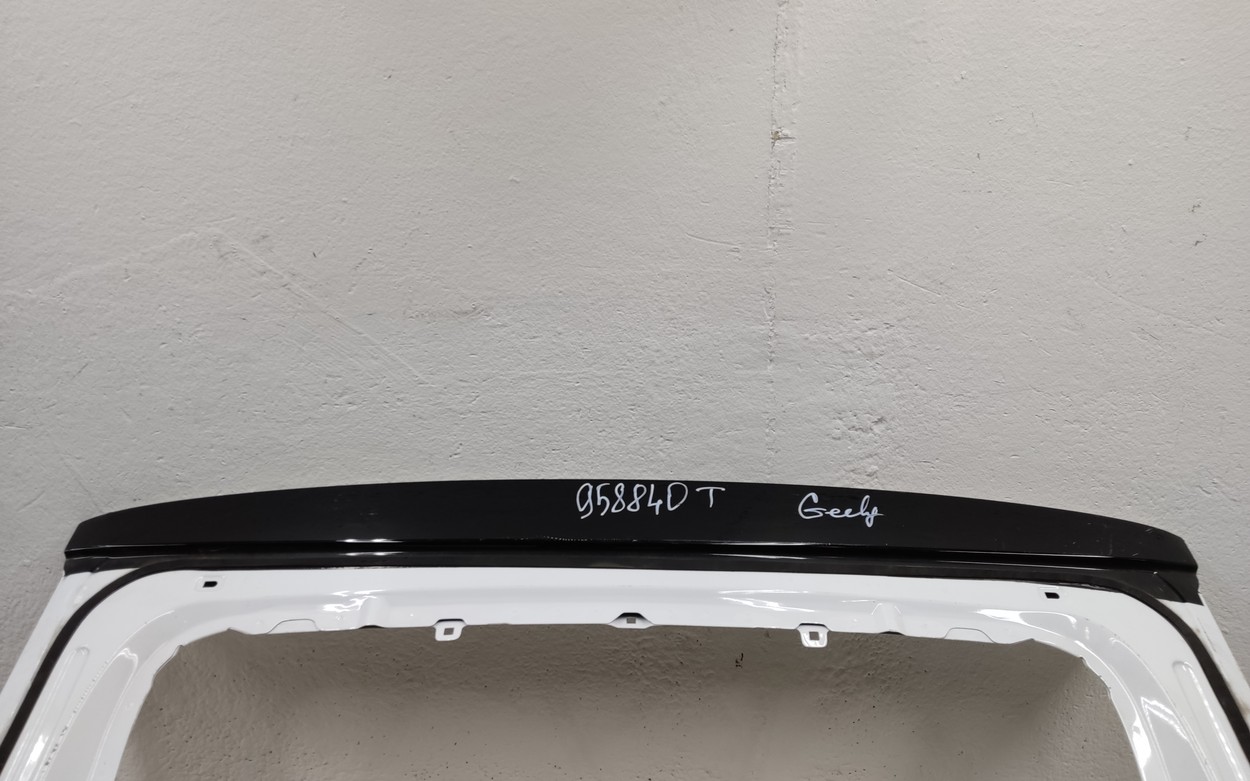 Крышка багажника Geely Tugella