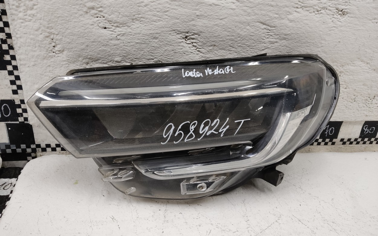 Фара передняя левая Lada Vesta 1 Restail LED