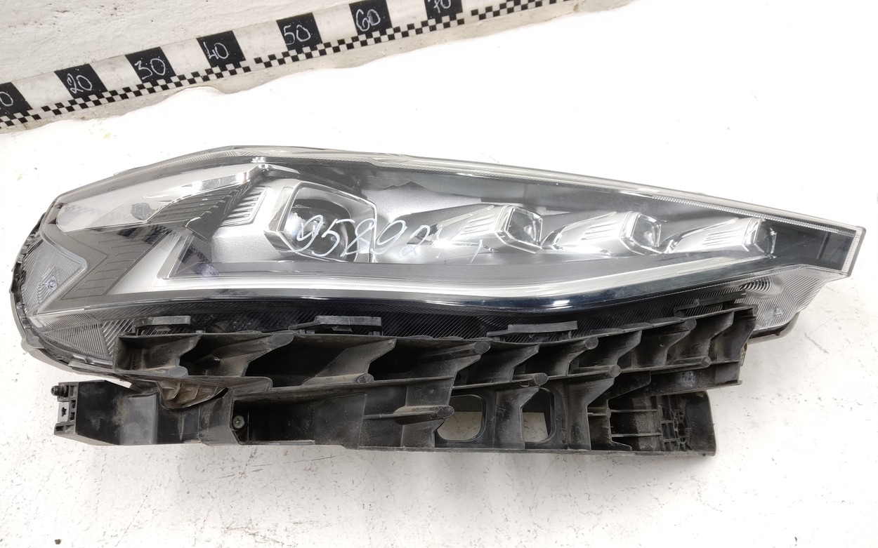 Фара передняя правая Haval F7 LED