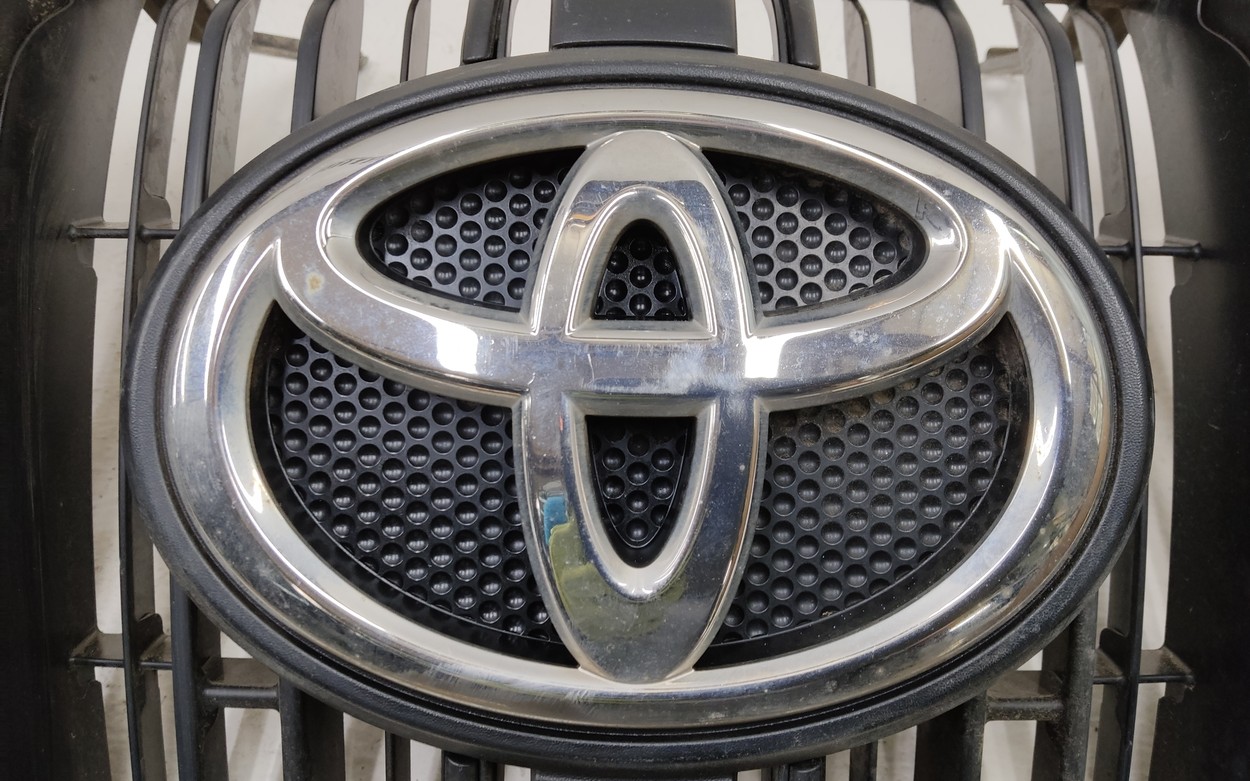Решетка радиатора Toyota Land Cruiser Prado 150 Restail 1