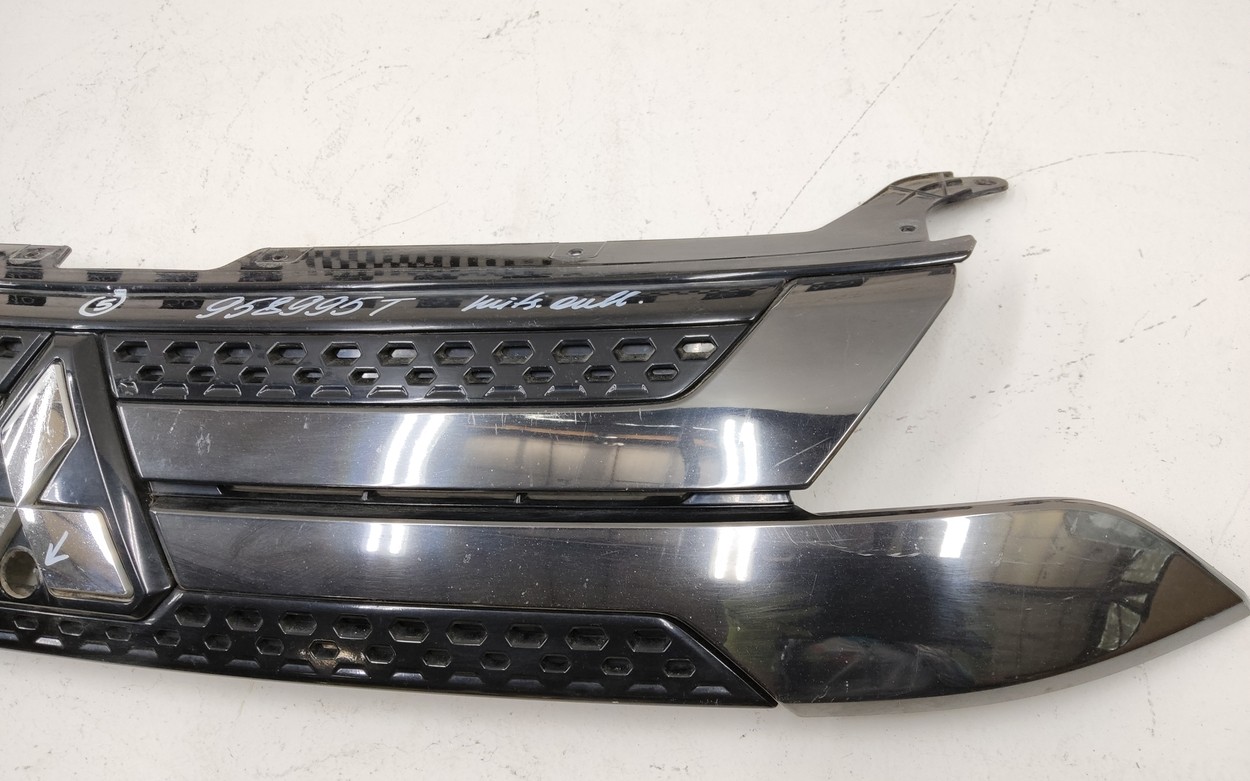 Решетка радиатора Mitsubishi Outlander 3 Restail 3 черная