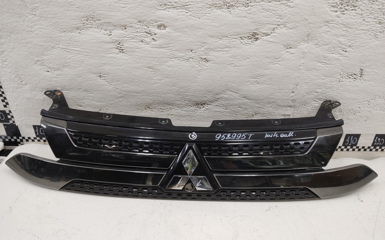 Решетка радиатора Mitsubishi Outlander 3 Restail 3 черная