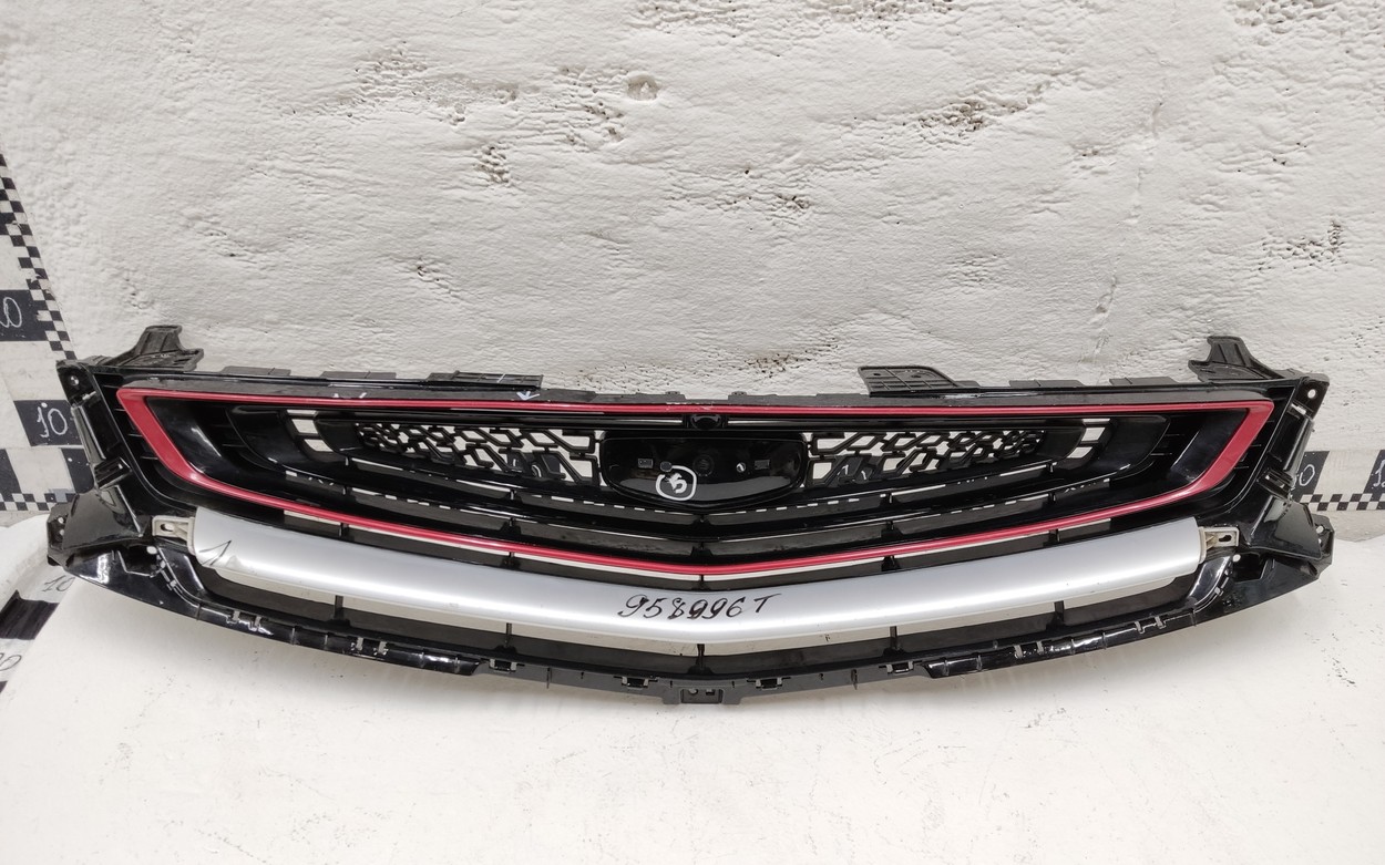 Решетка радиатора Geely Coolray без камеры