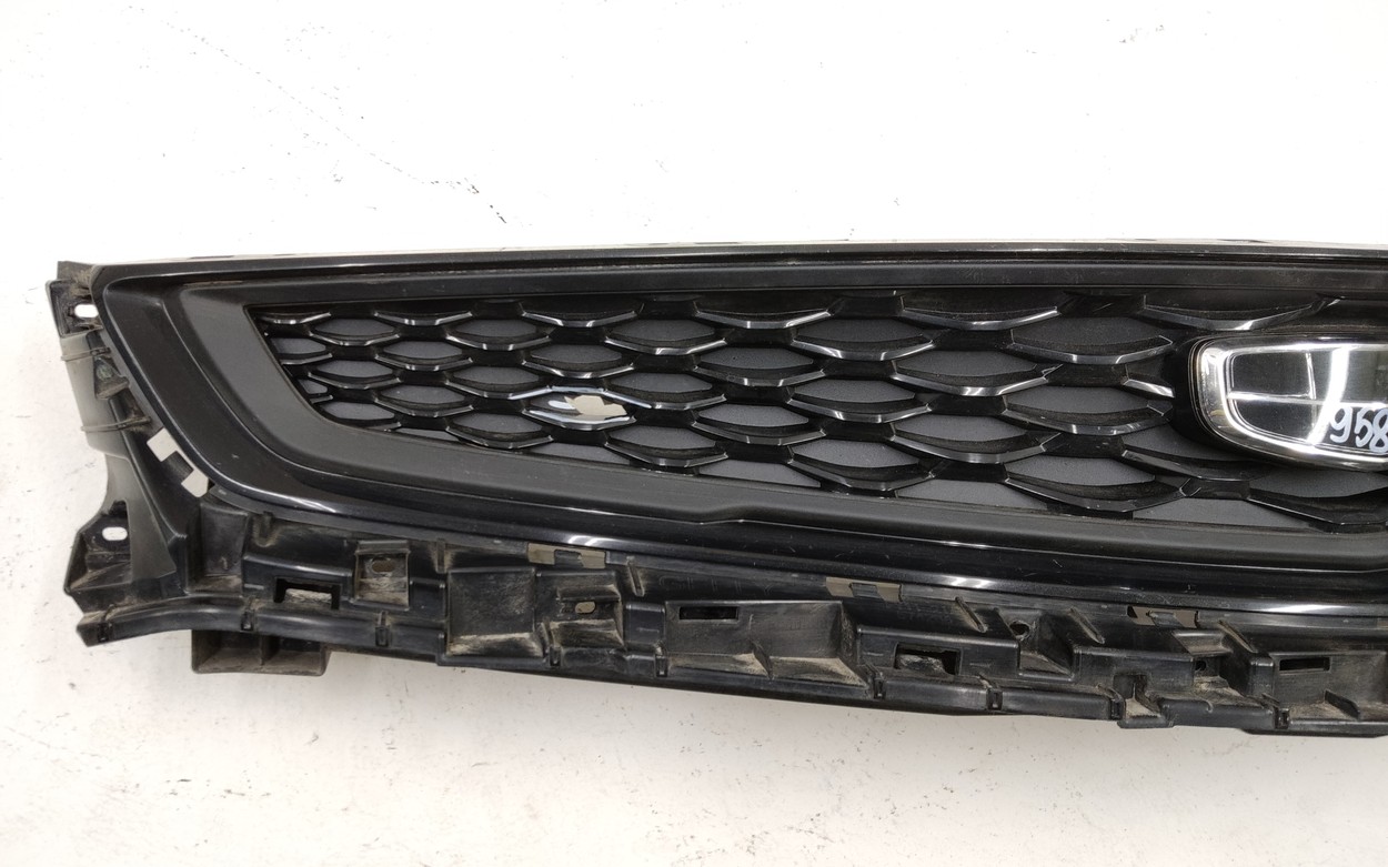 Решетка радиатора Geely Tugella 1 Restail