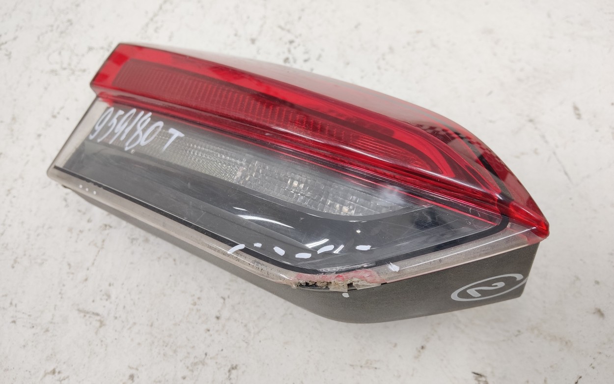Фонарь задний левый внутренний Skoda Rapid 2 LED