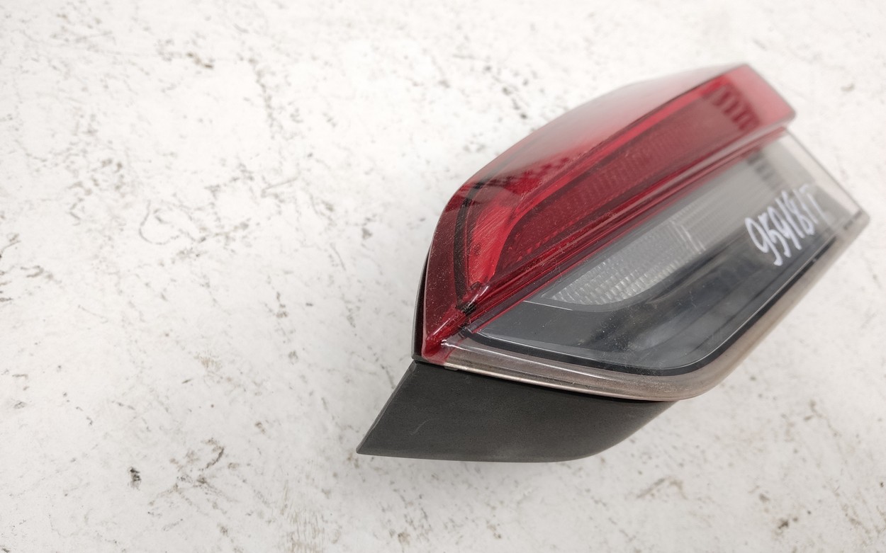 Фонарь задний правый внутренний Skoda Rapid 2 LED