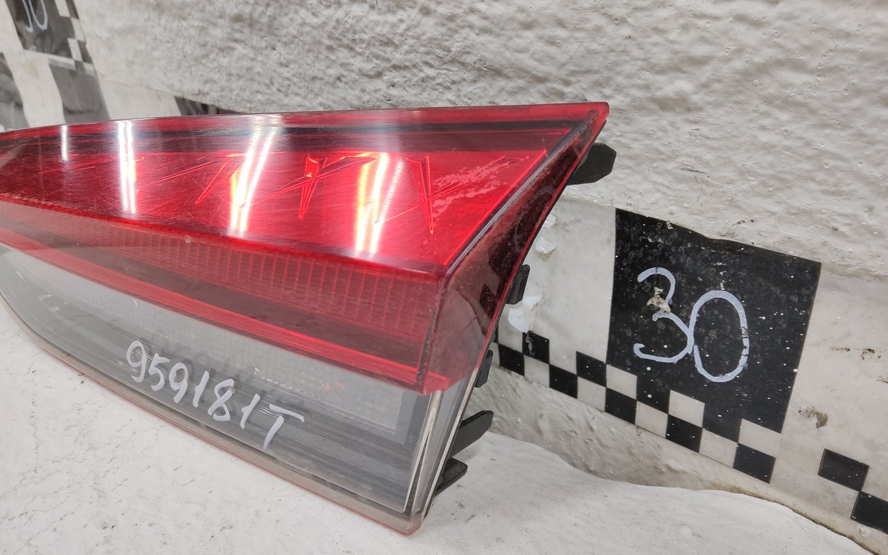 Фонарь задний правый внутренний Skoda Rapid 2 LED