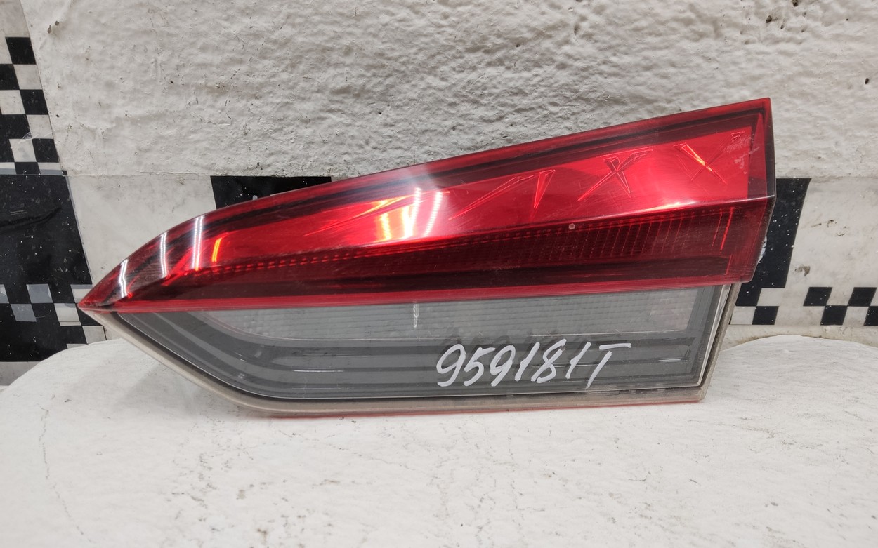Фонарь задний правый внутренний Skoda Rapid 2 LED